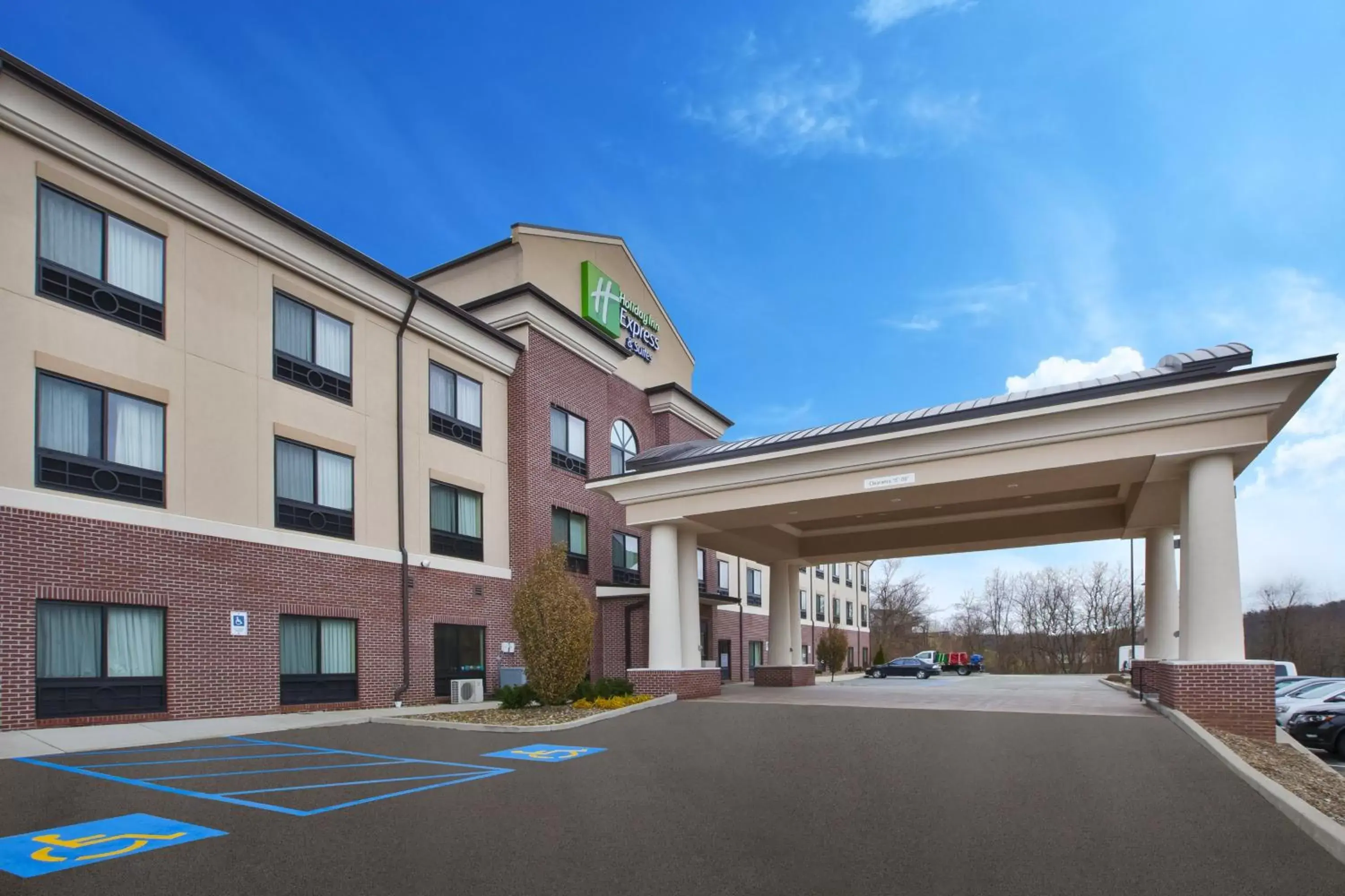 Property Building in Holiday Inn Express & Suites Washington - Meadow Lands, an IHG Hotel