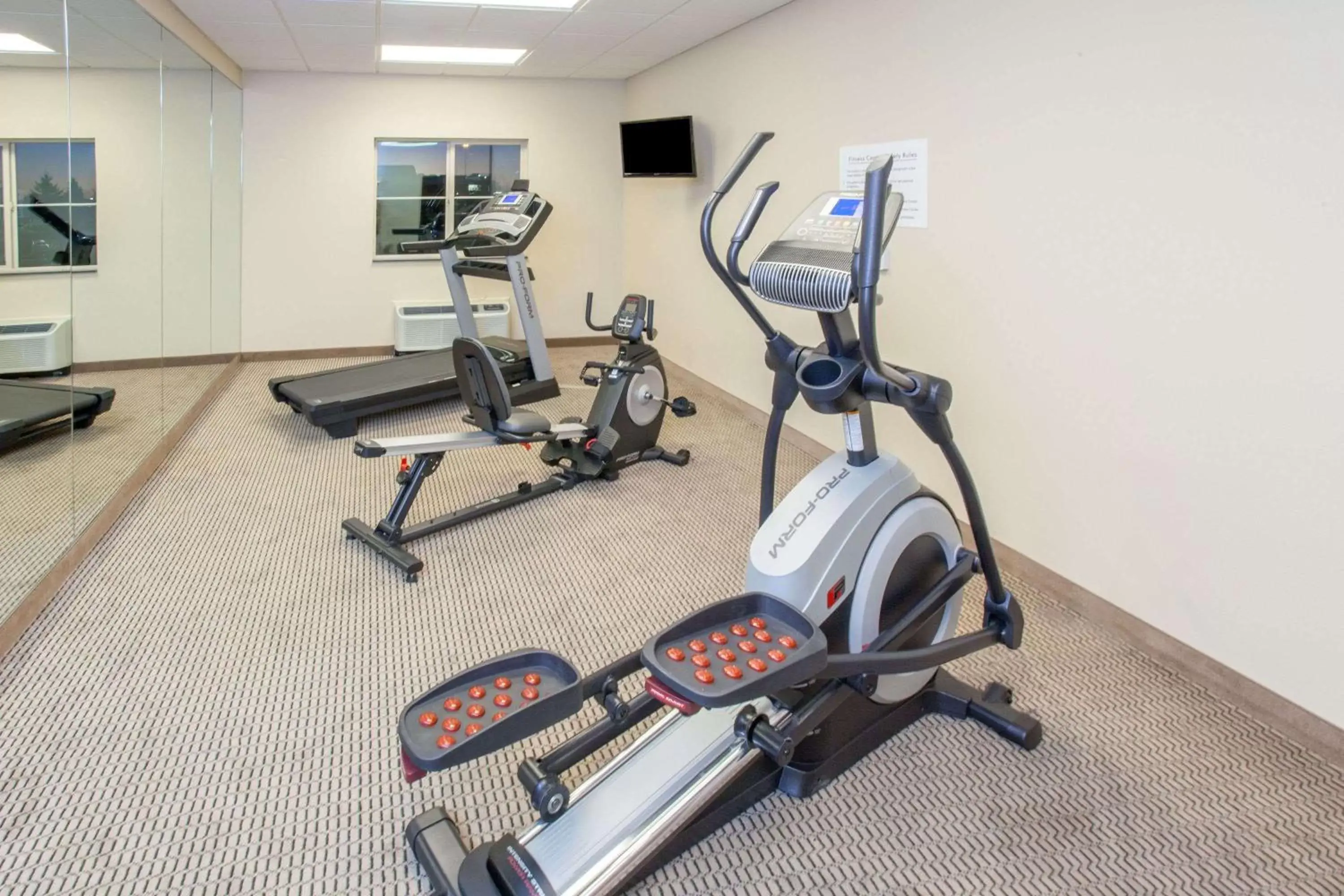 Fitness centre/facilities, Fitness Center/Facilities in Baymont by Wyndham Grand Forks