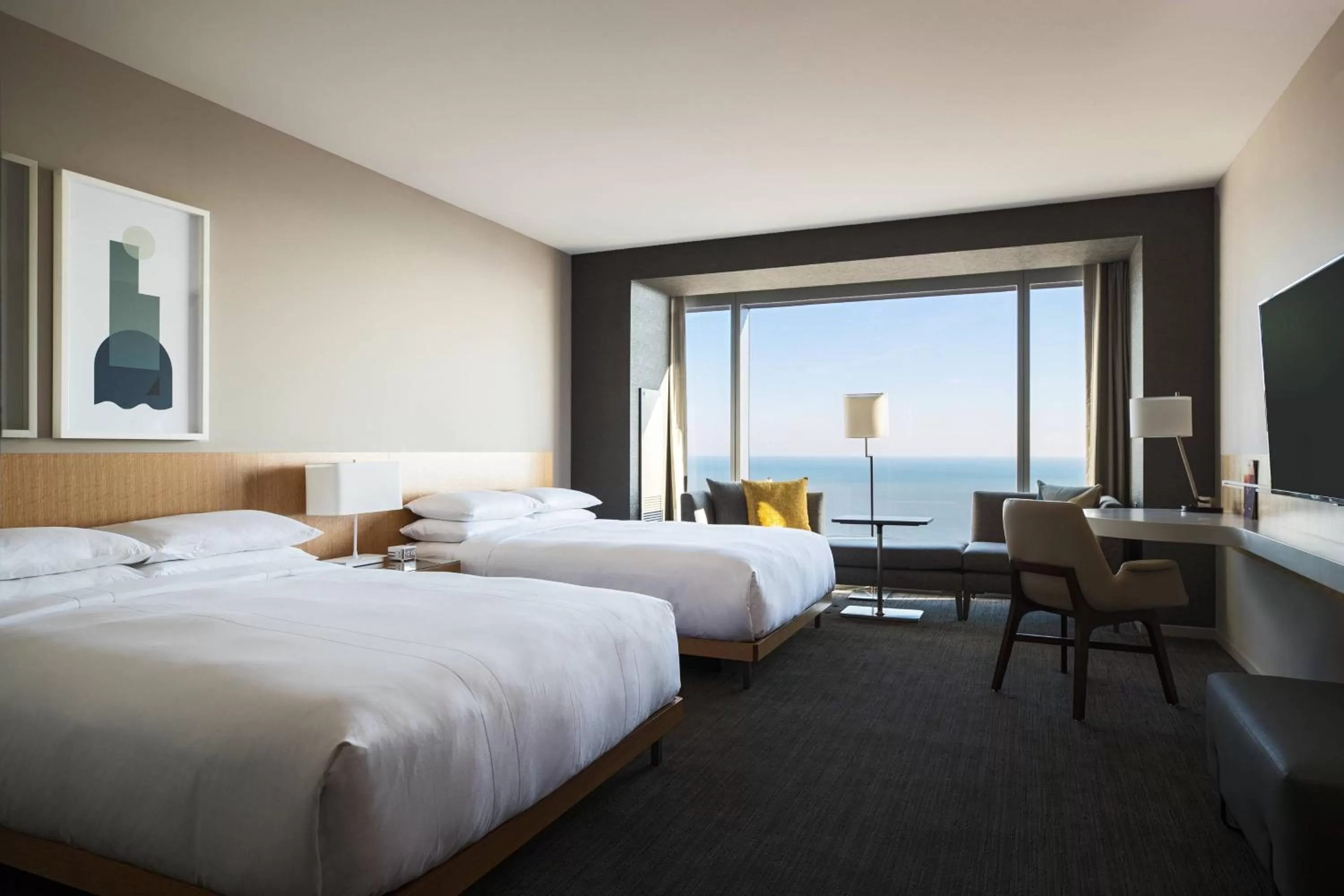 Photo of the whole room, Bed in Marriott Marquis Chicago