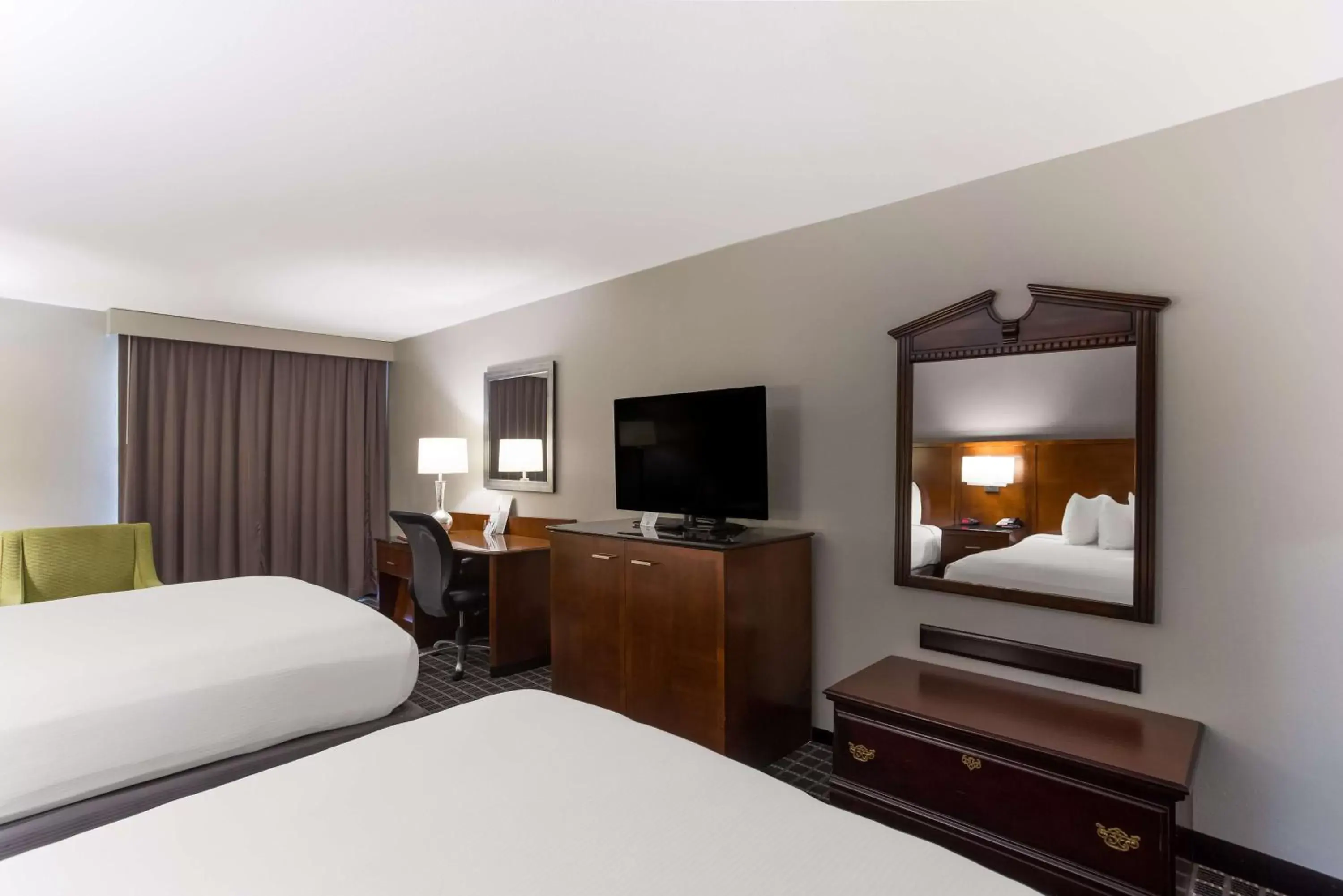 Bedroom, TV/Entertainment Center in SureStay Plus Hotel by Best Western Greenwood