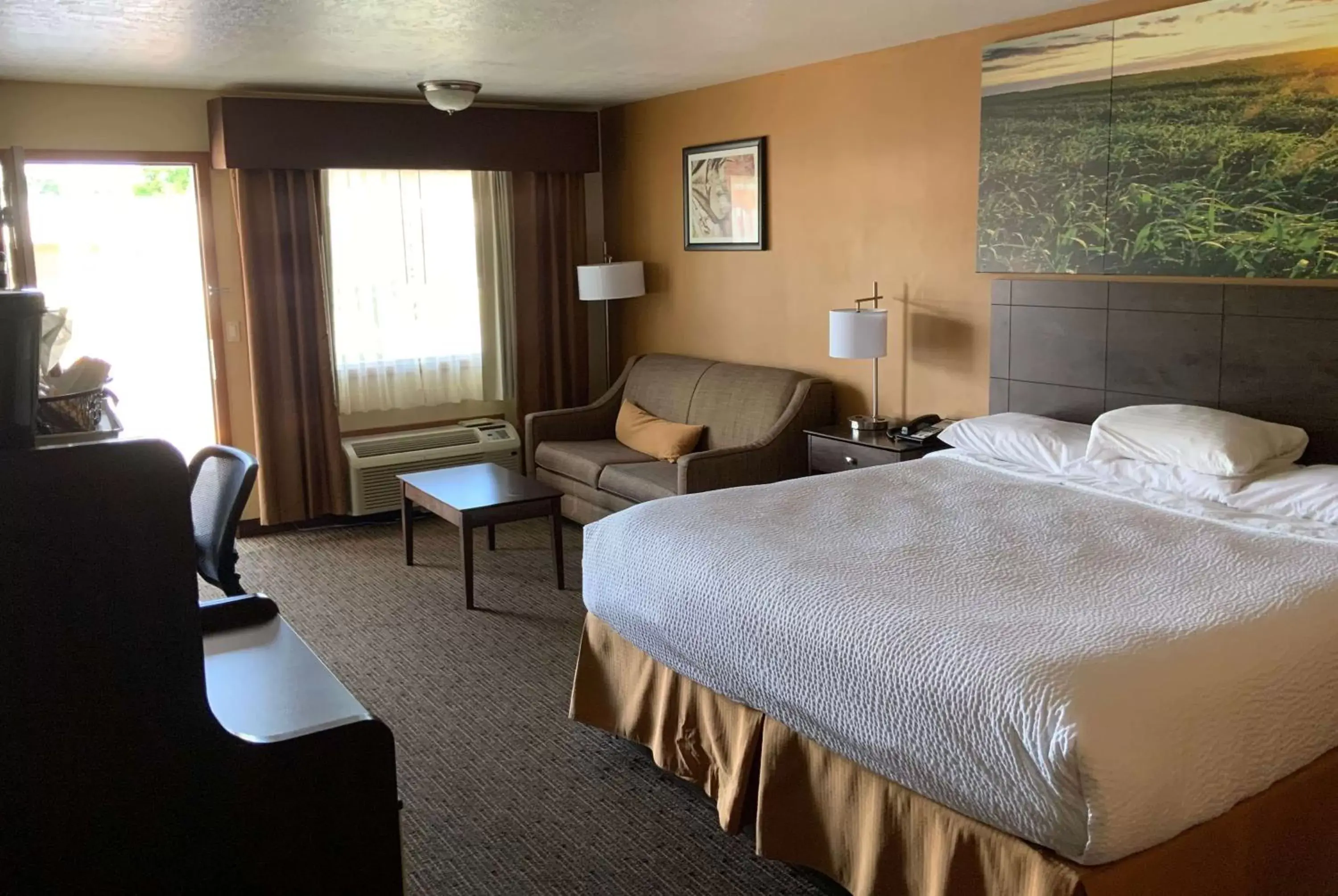 Photo of the whole room in Days Inn by Wyndham Wauseon