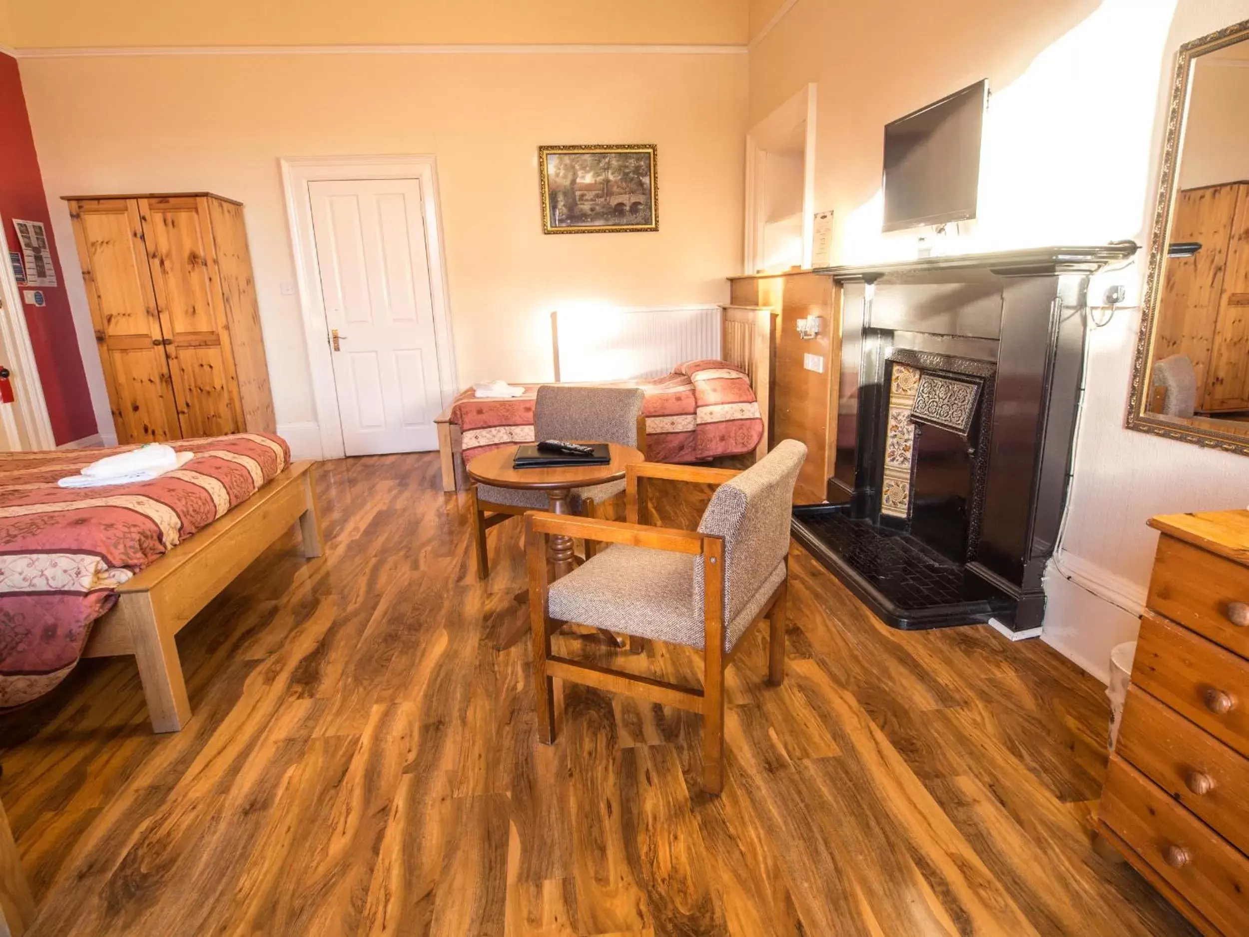 Bedroom, Seating Area in Corstorphine Lodge Hotel