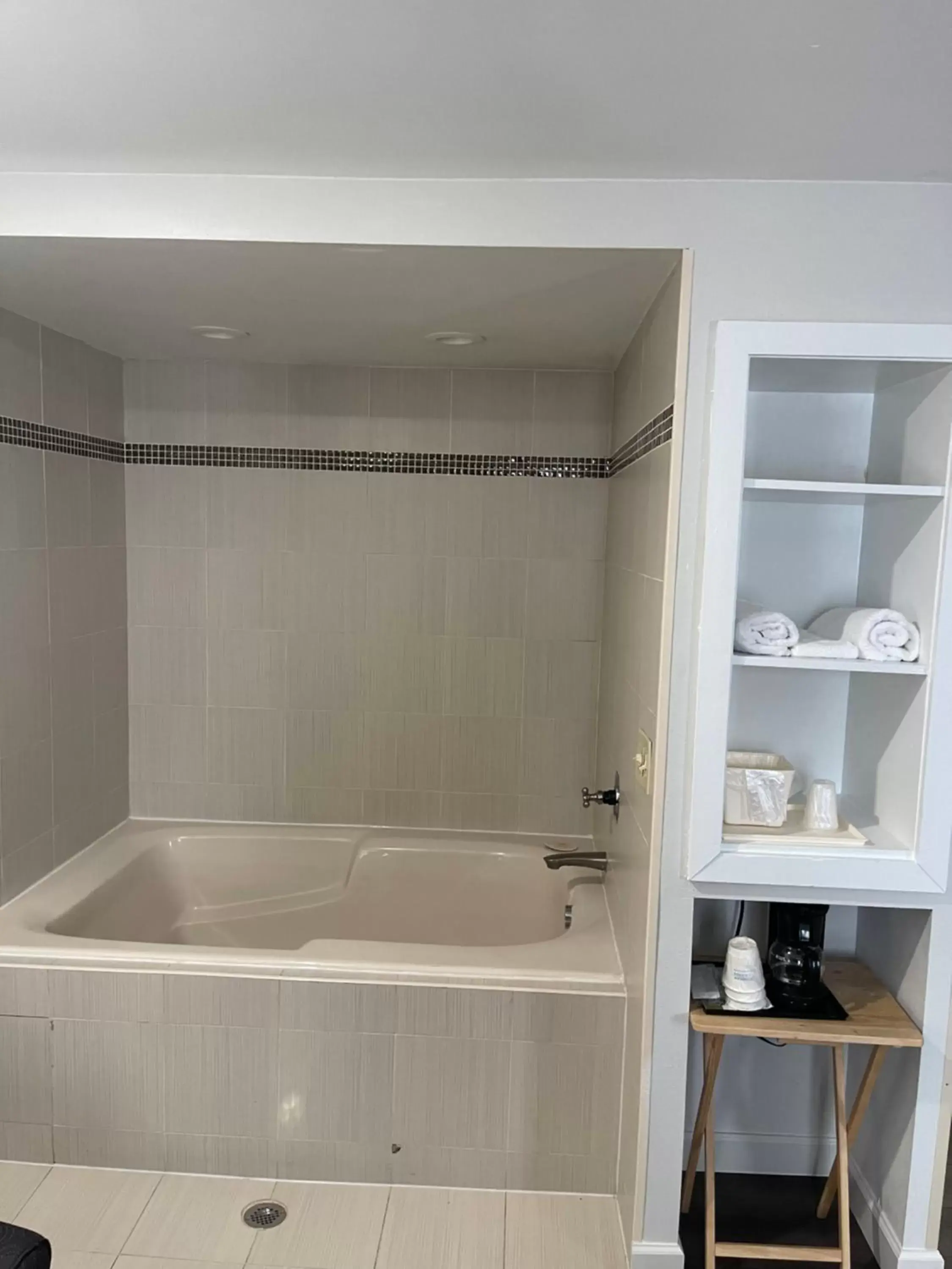 Hot Tub, Bathroom in Baymont by Wyndham Branford/New Haven