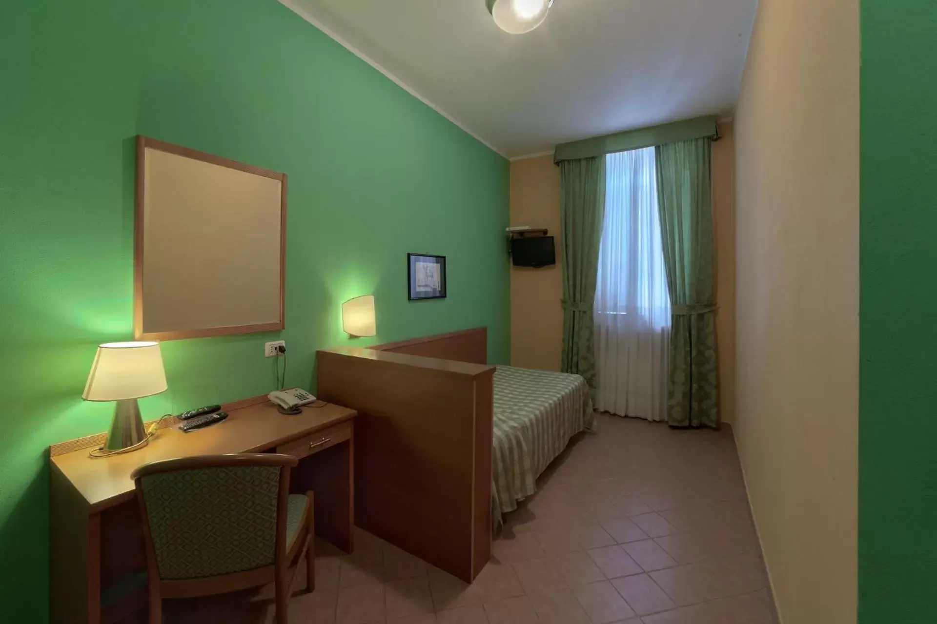 Bed, TV/Entertainment Center in Terme Di Monte Valenza