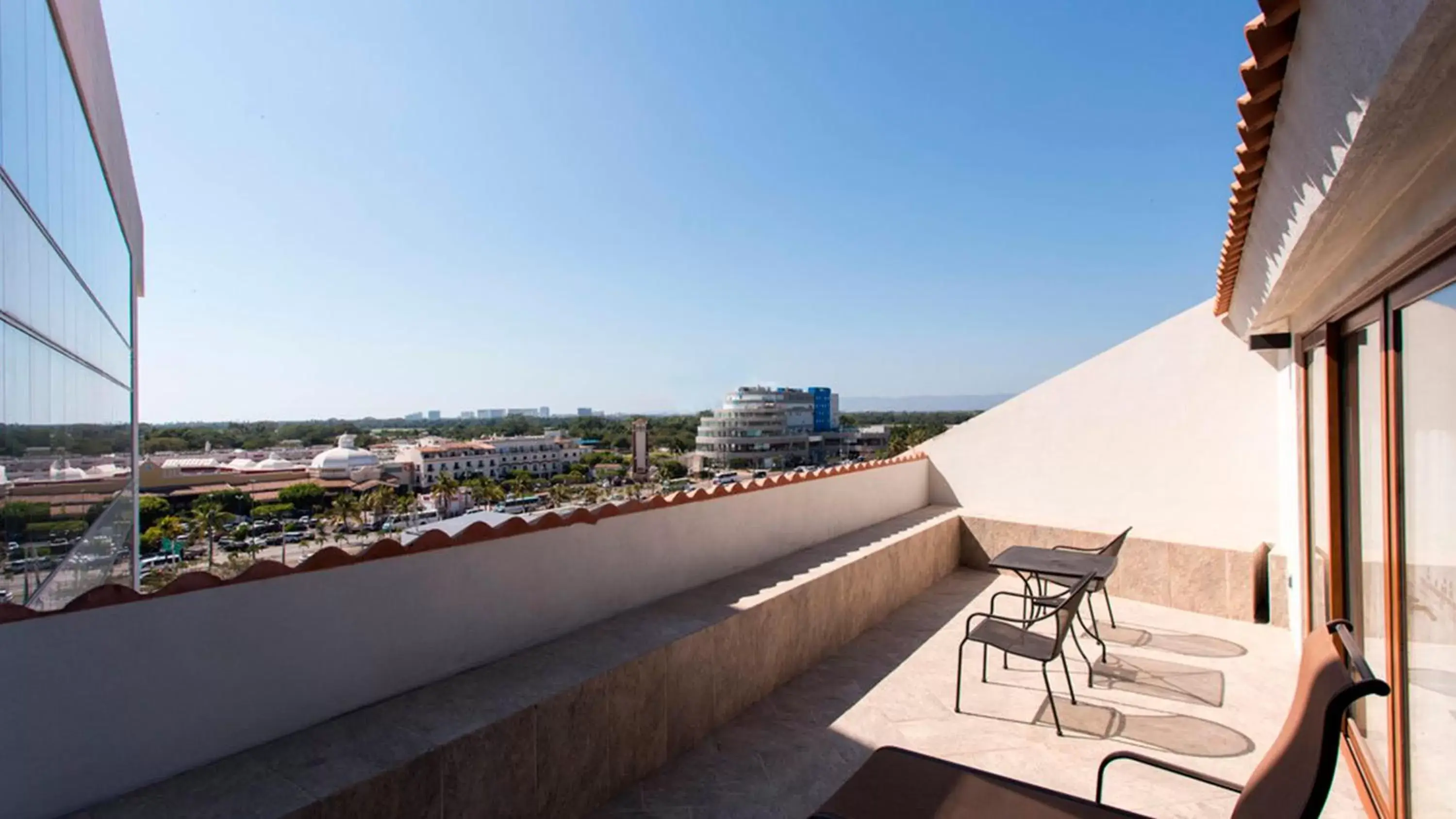 Photo of the whole room, Balcony/Terrace in Holiday Inn Express Puerto Vallarta, an IHG Hotel