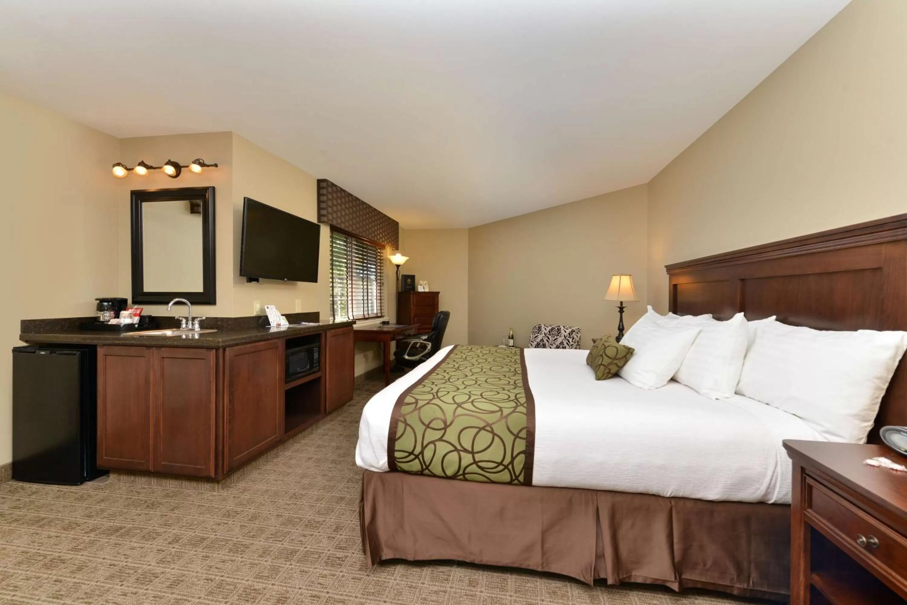 King Suite with Spa Bath in Best Western Plus Kennewick Inn