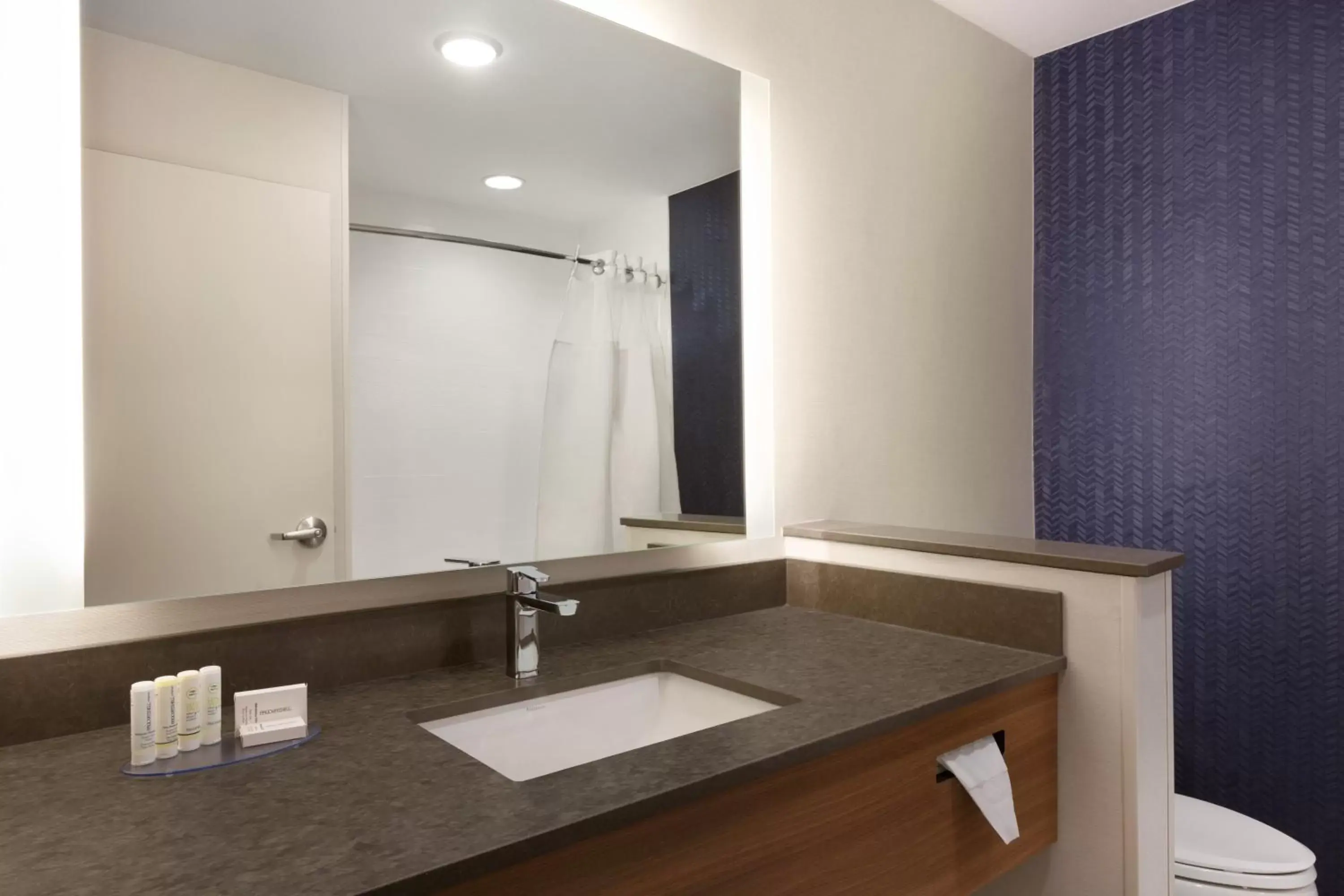 Bathroom in Fairfield Inn & Suites by Marriott Boulder Longmont