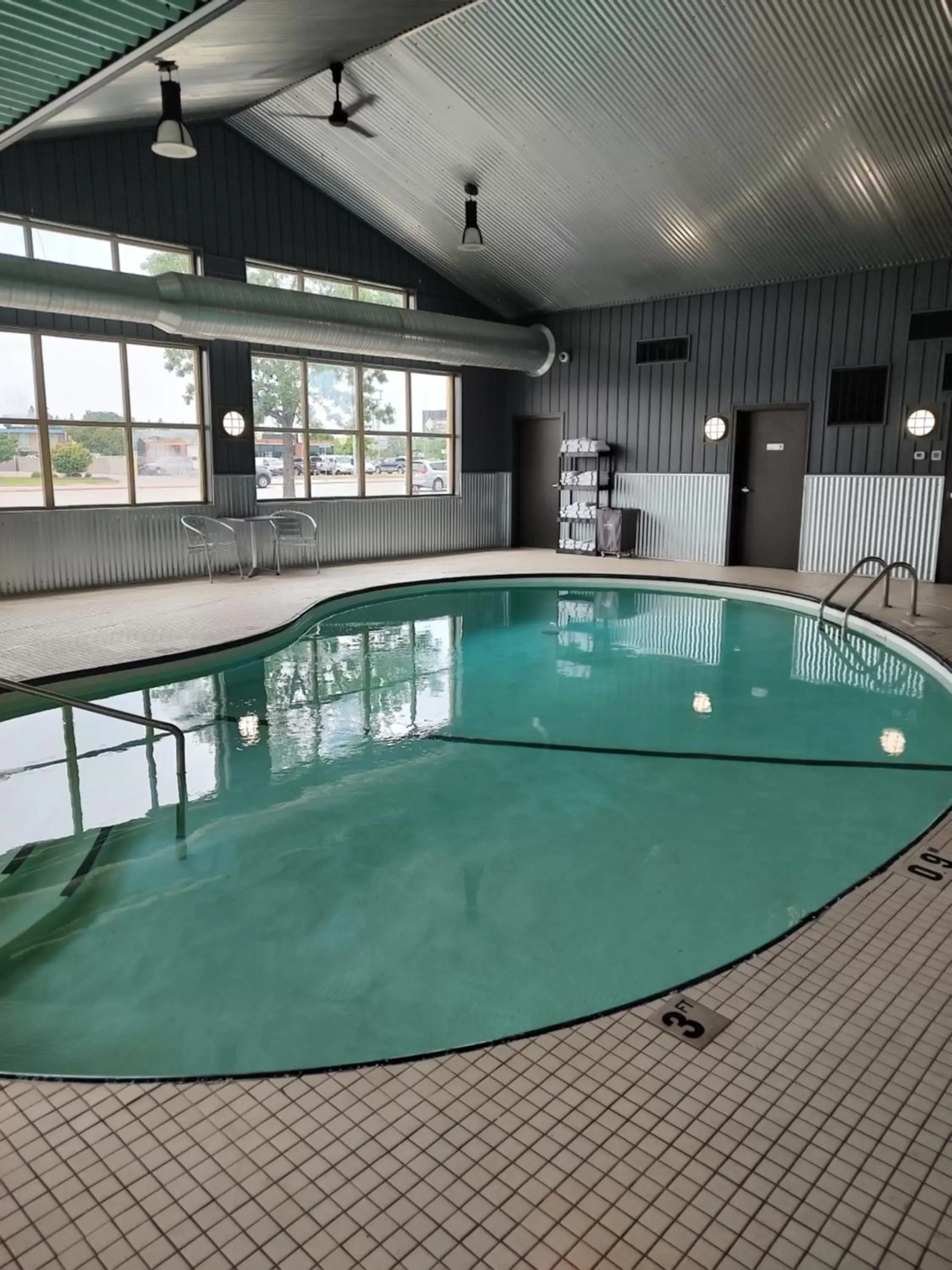 Swimming Pool in Rodeway Inn Fargo