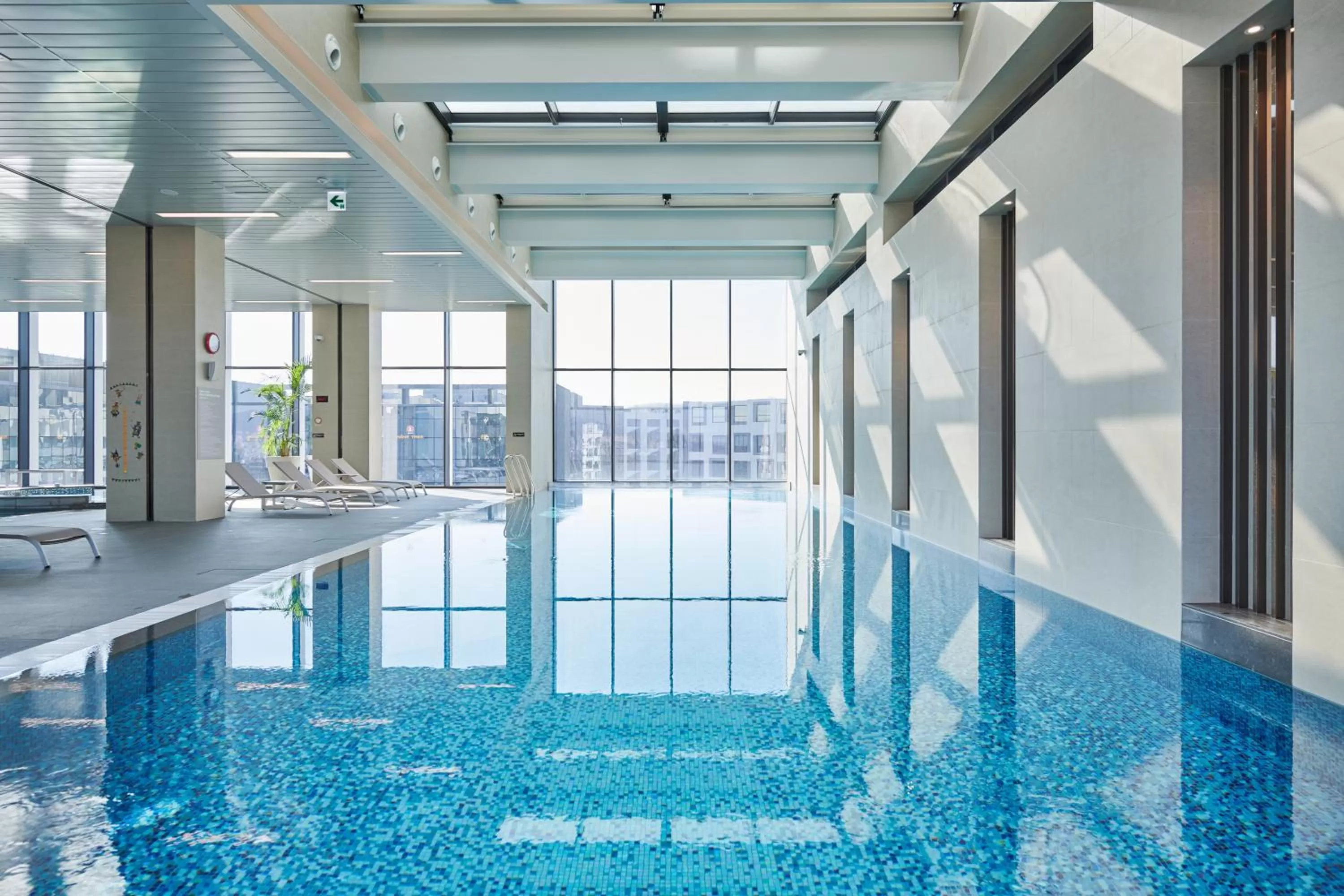 Swimming pool in Nine Tree by Parnas Seoul Pangyo