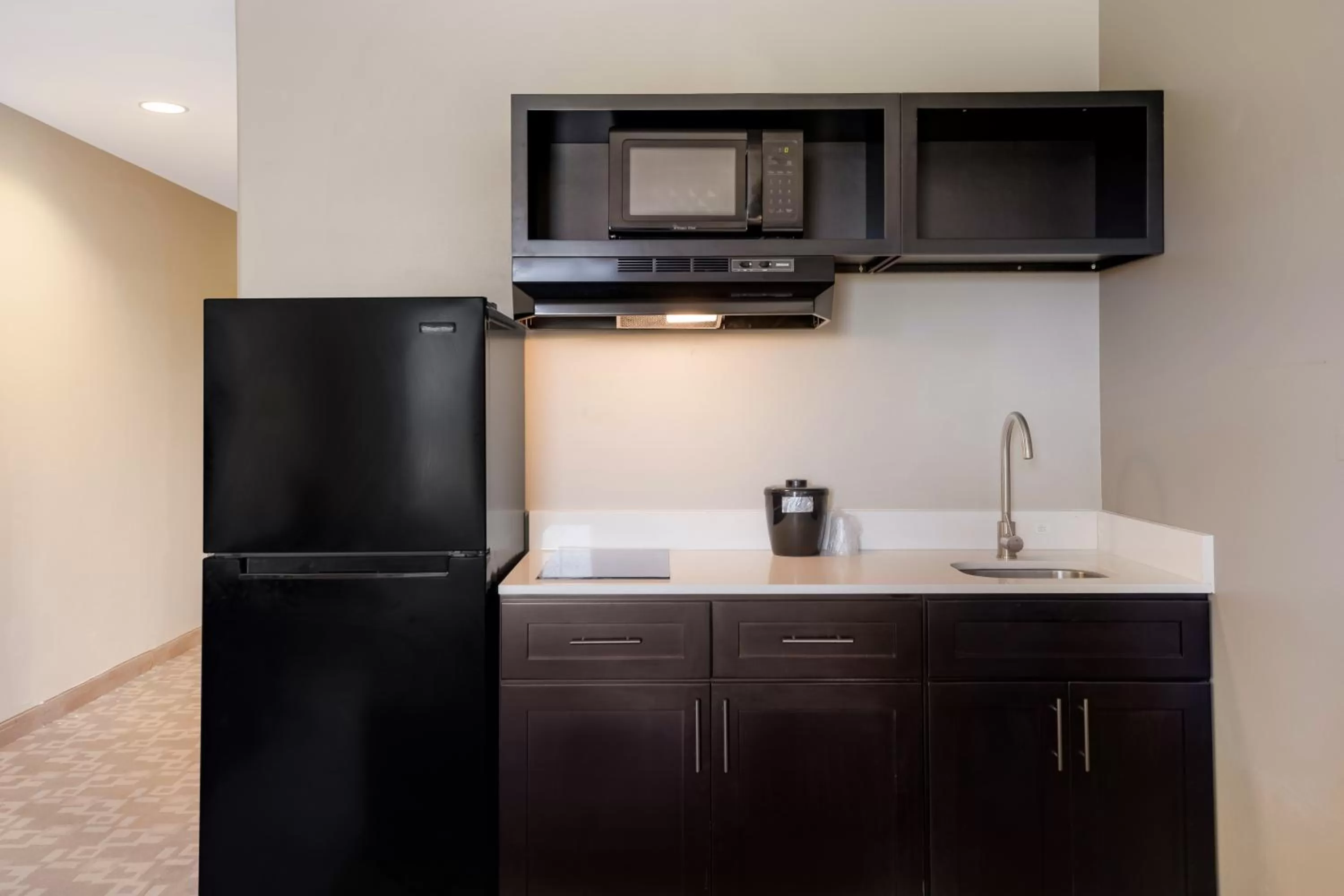 Kitchen or kitchenette in Suburban Studios Berwick - Morgan City