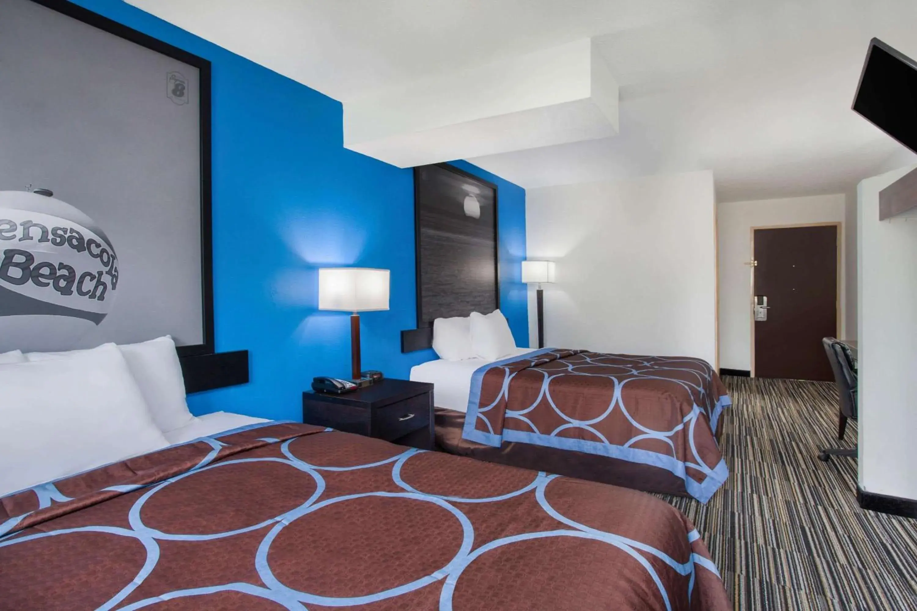 Photo of the whole room, Bed in Super 8 by Wyndham Pensacola