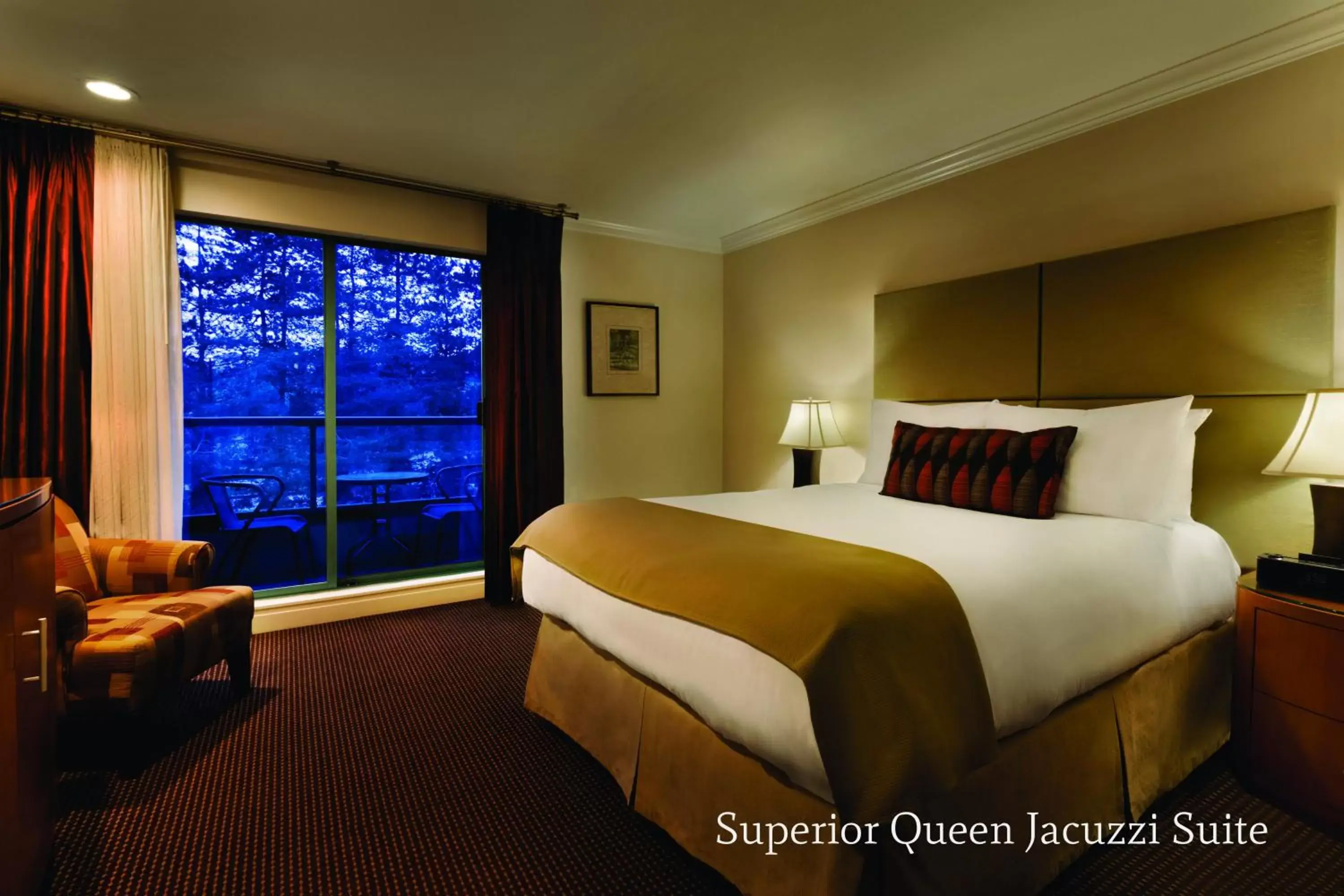 Bed in Executive Suites Hotel & Conference Center, Metro Vancouver