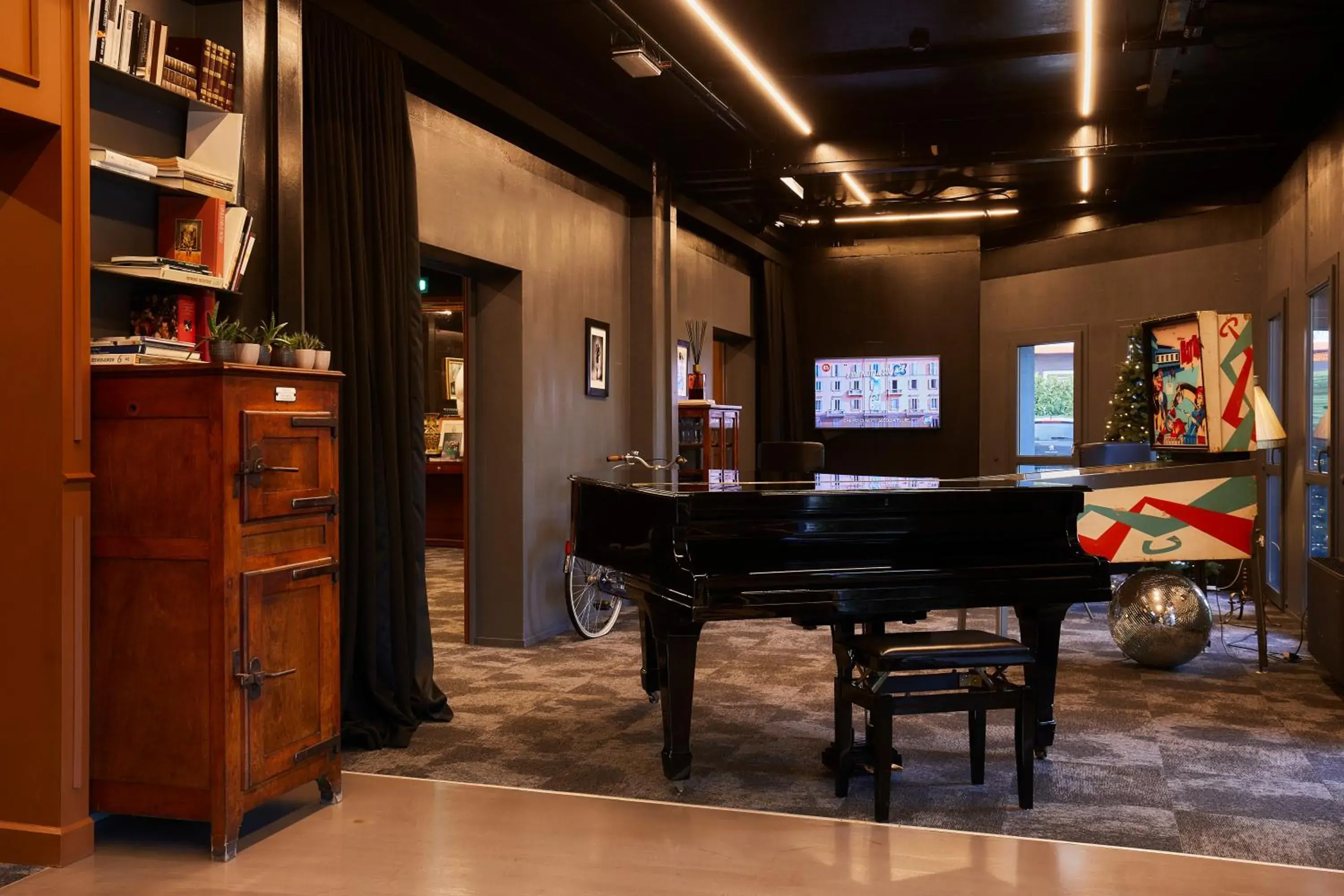 Communal lounge/ TV room, Billiards in Best Western Aries Hotel