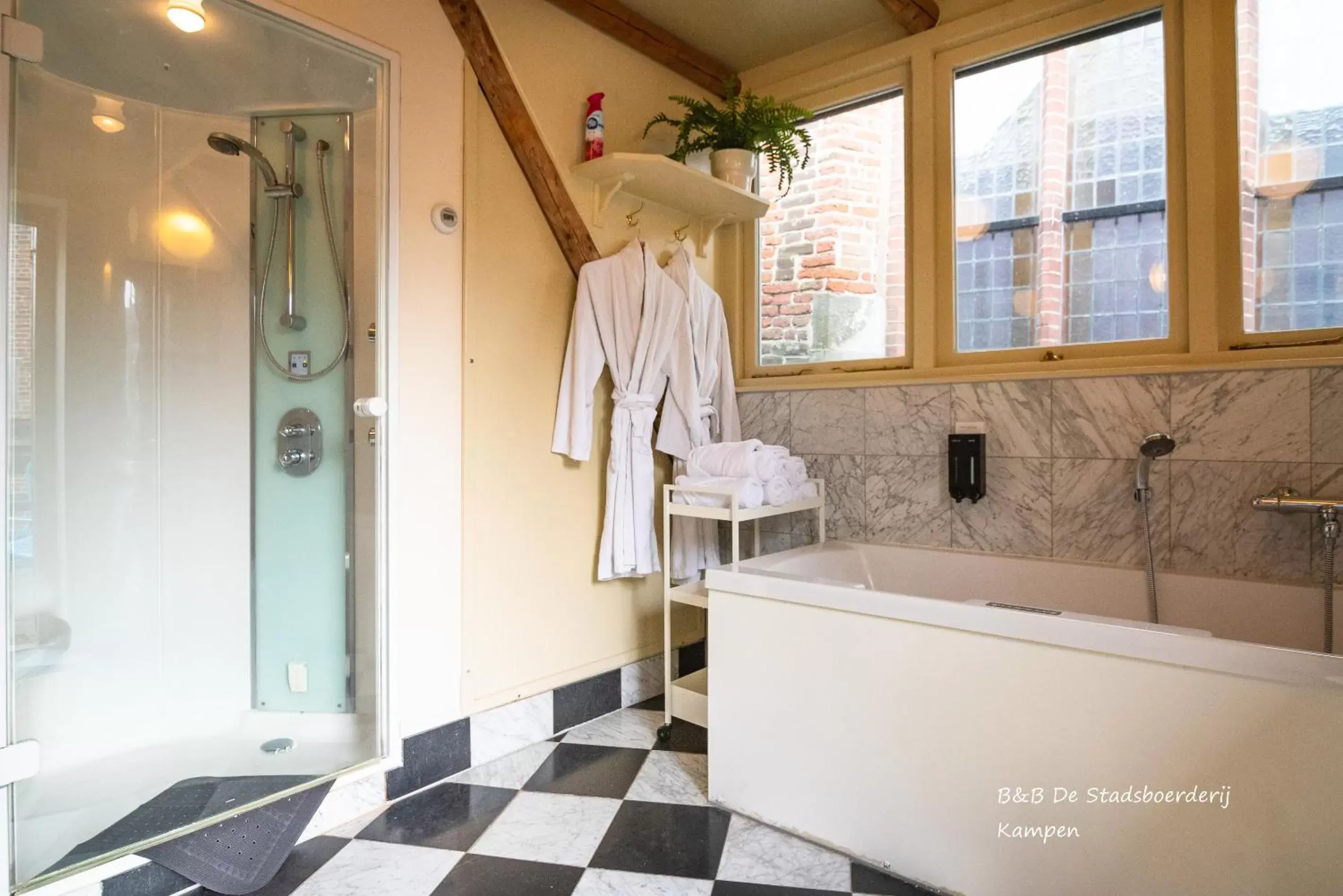 Bathroom in De Stadsboerderij