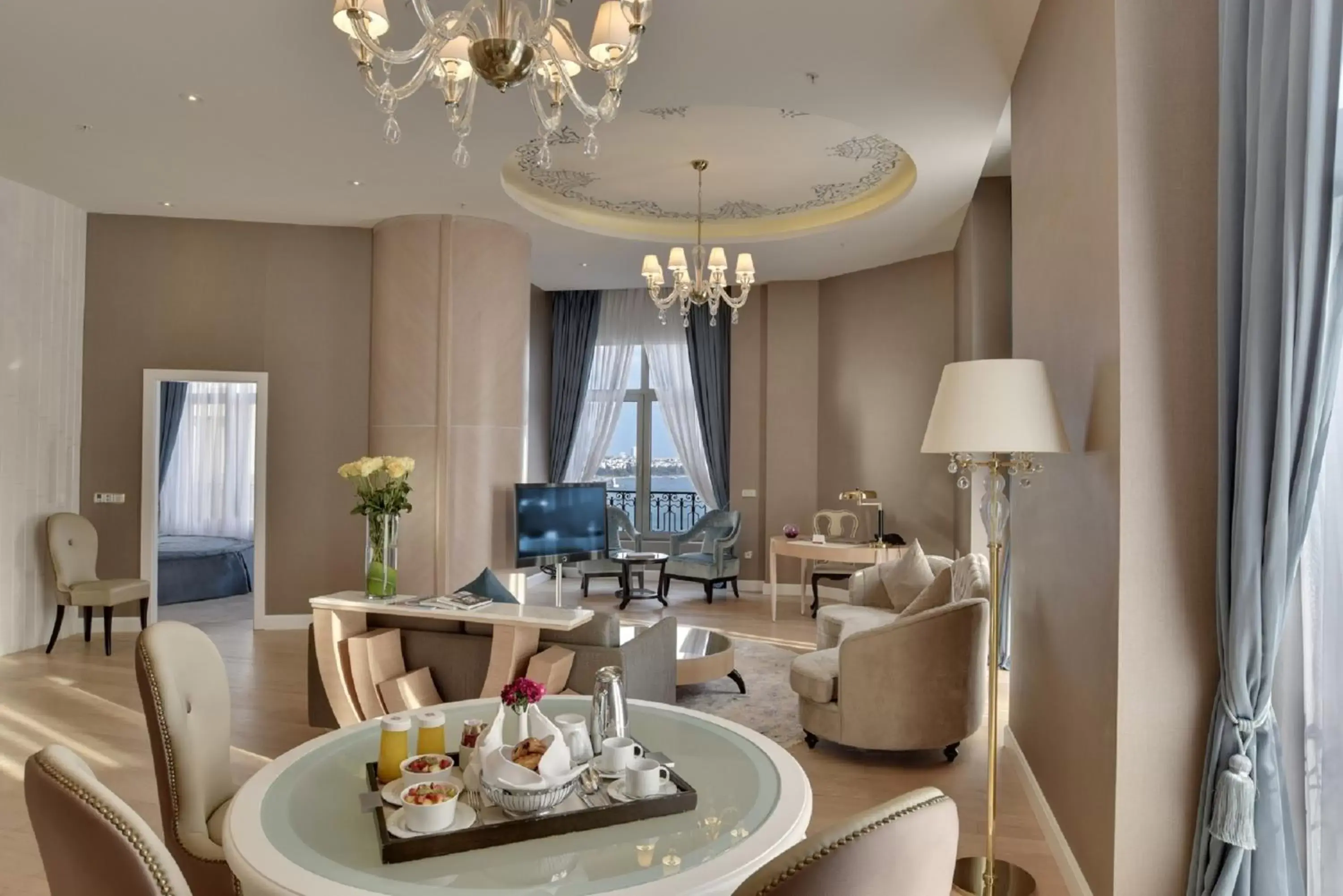 Living room, Restaurant/Places to Eat in CVK Park Bosphorus Hotel Istanbul