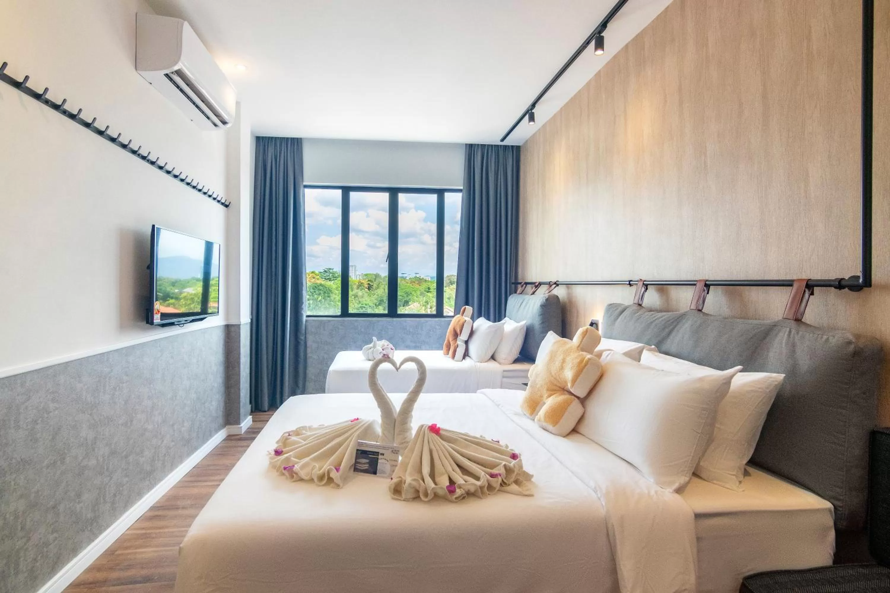 Photo of the whole room, Bed in Bagan Suite