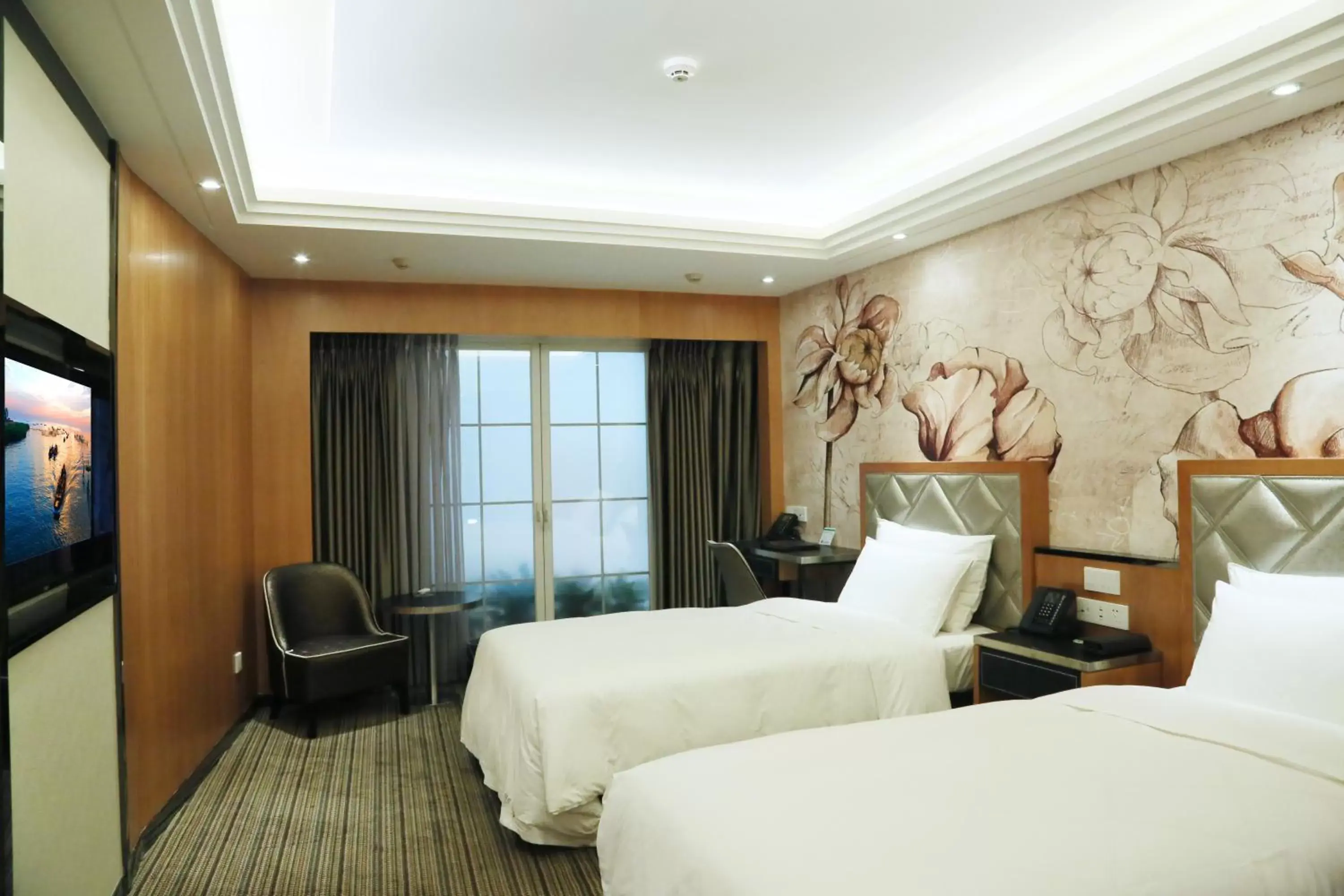 Photo of the whole room, Bed in Nanjing Central Hotel