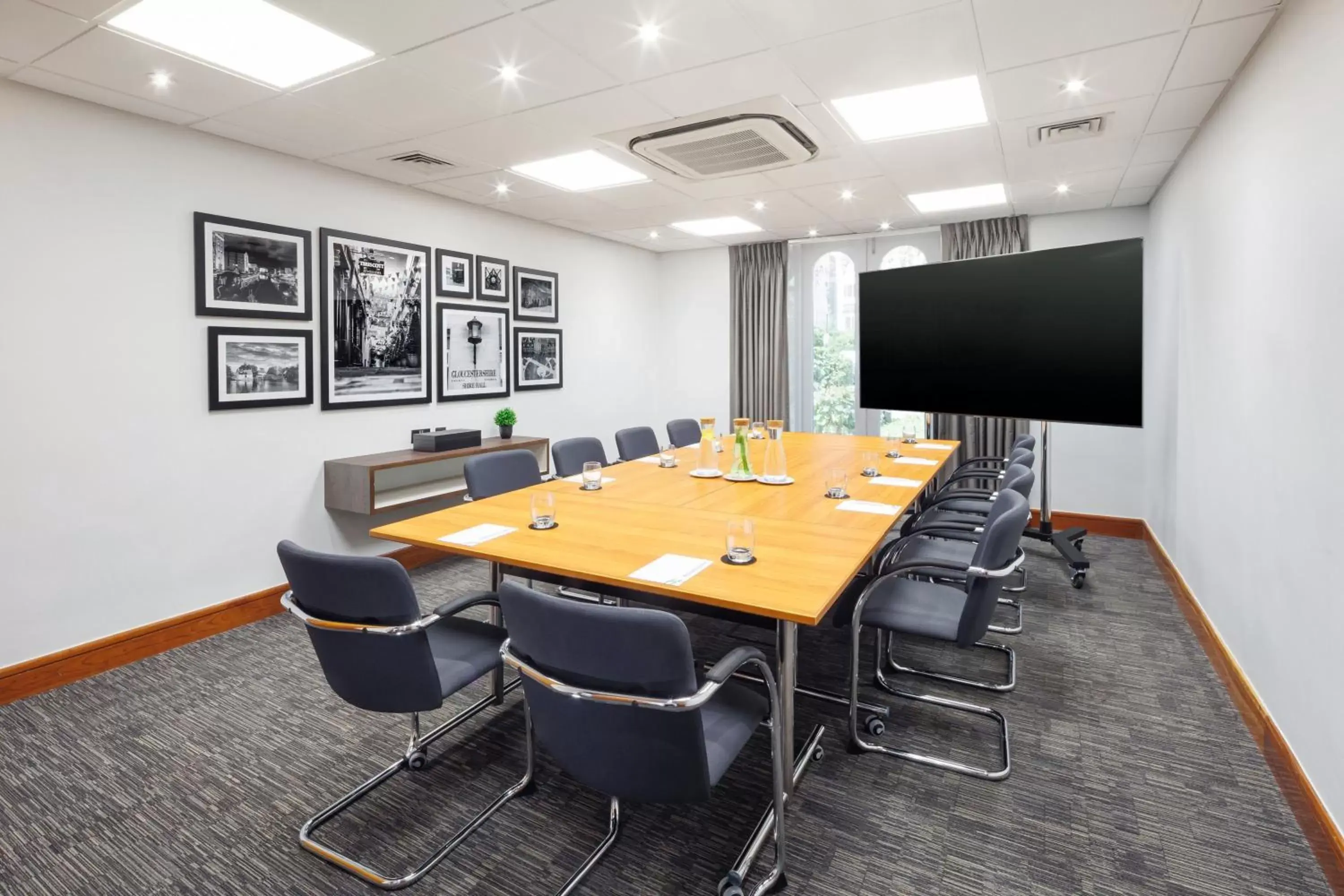 Meeting/conference room in Holiday Inn Gloucester - Cheltenham, an IHG Hotel