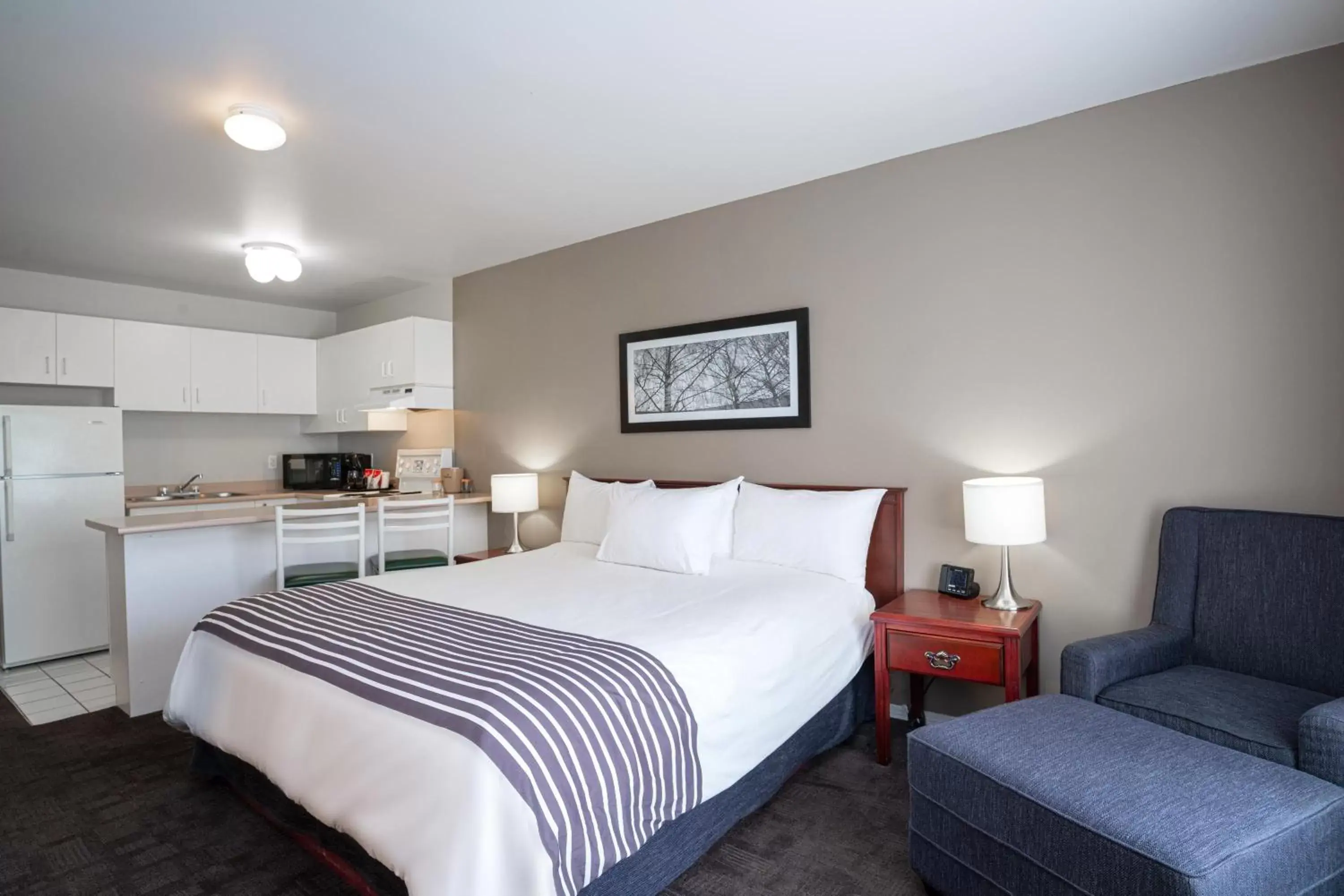 Bedroom, Bed in Sandman Hotel & Suites Williams Lake