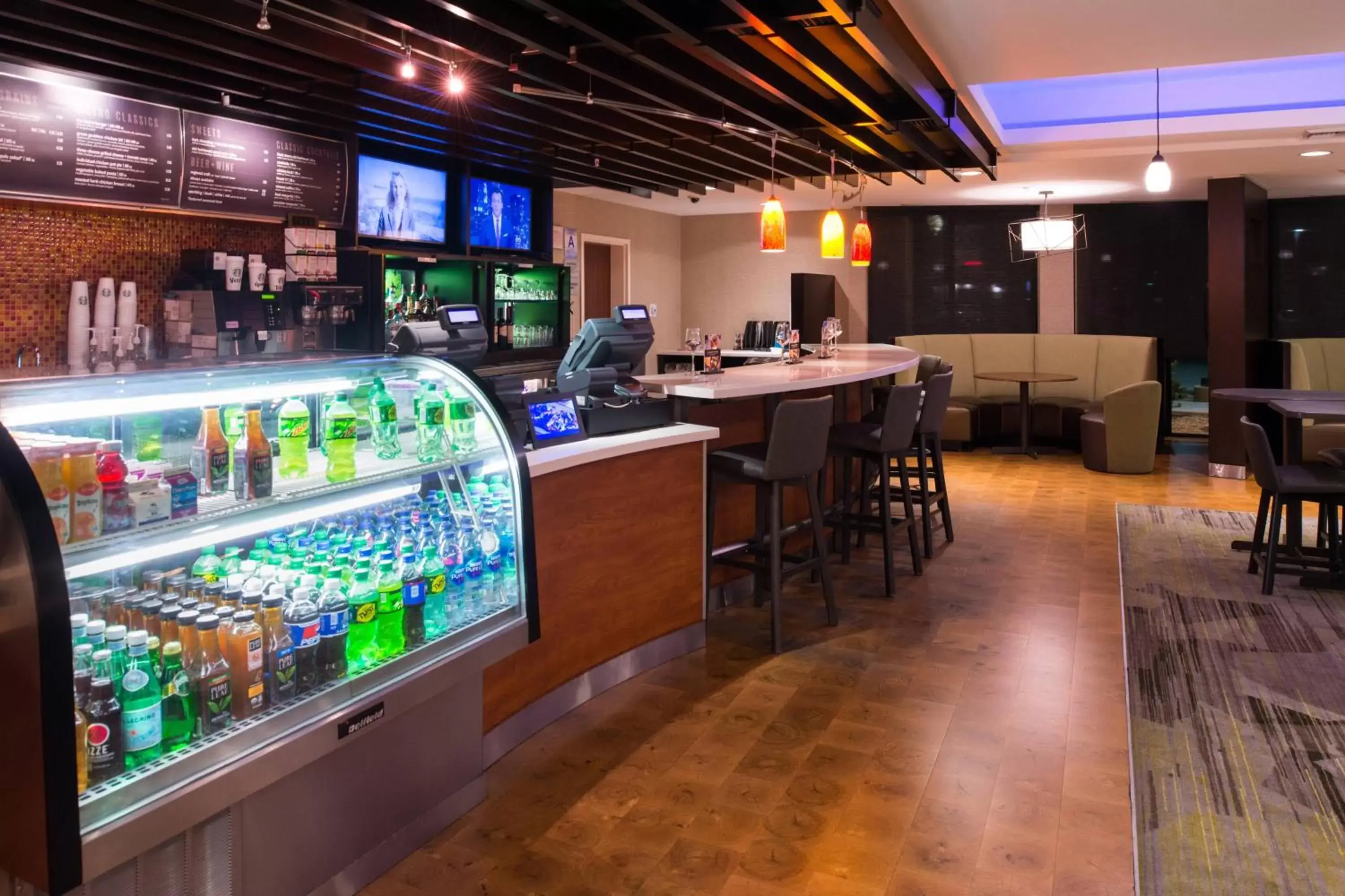 Restaurant/places to eat in Courtyard by Marriott Victorville Hesperia