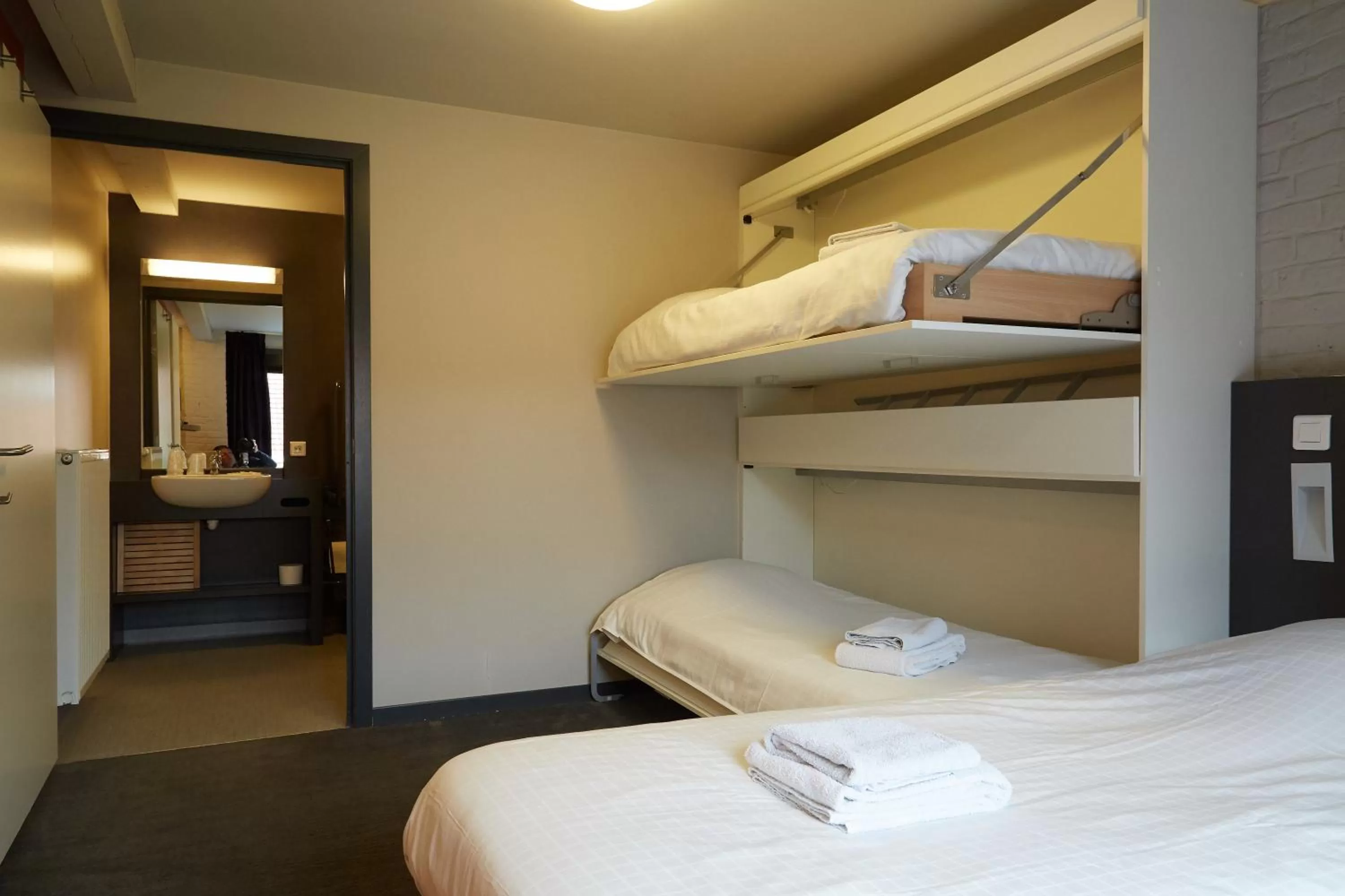 Bathroom, Bed in Focus Budget