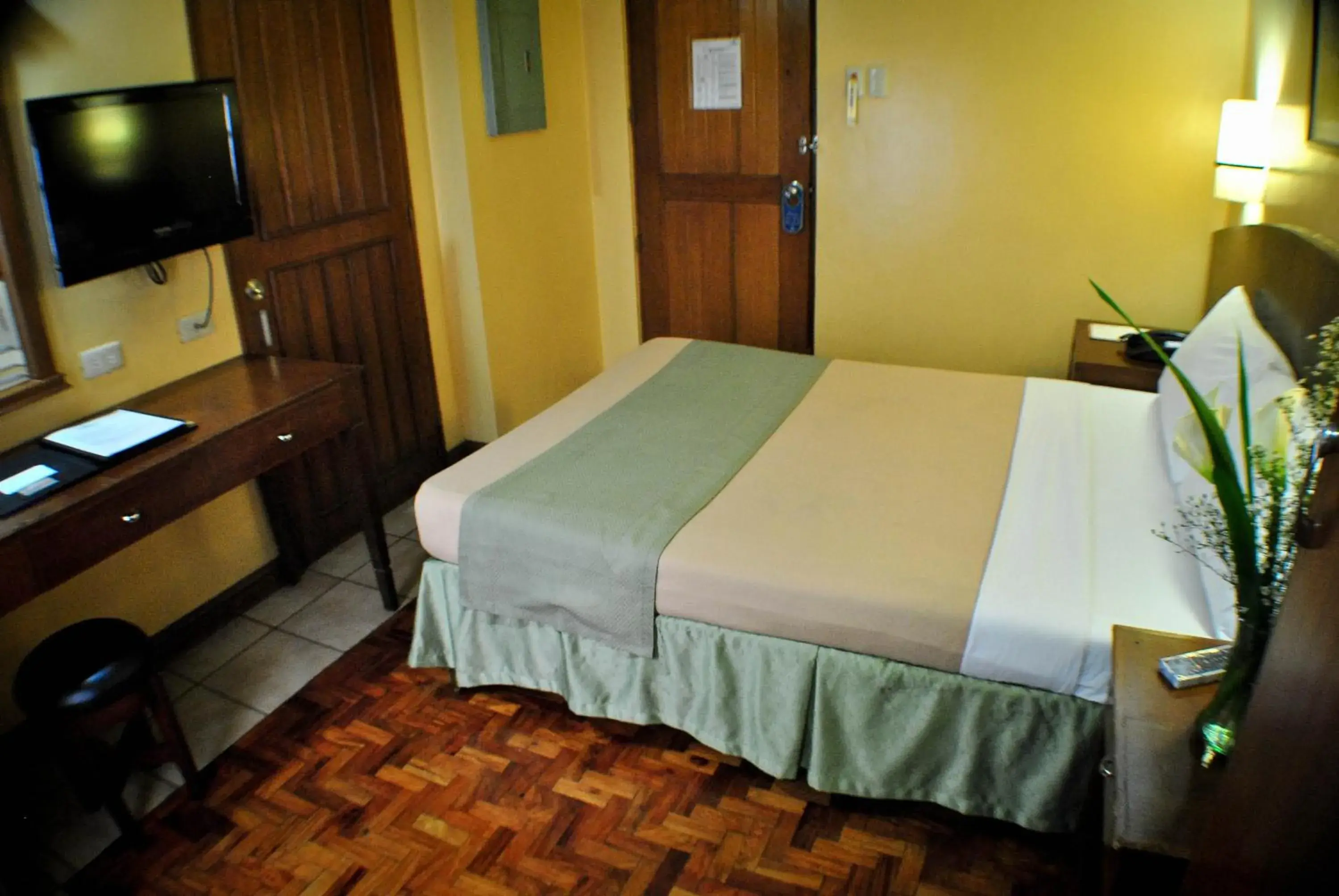 Photo of the whole room, Bed in Fersal Hotel Manila