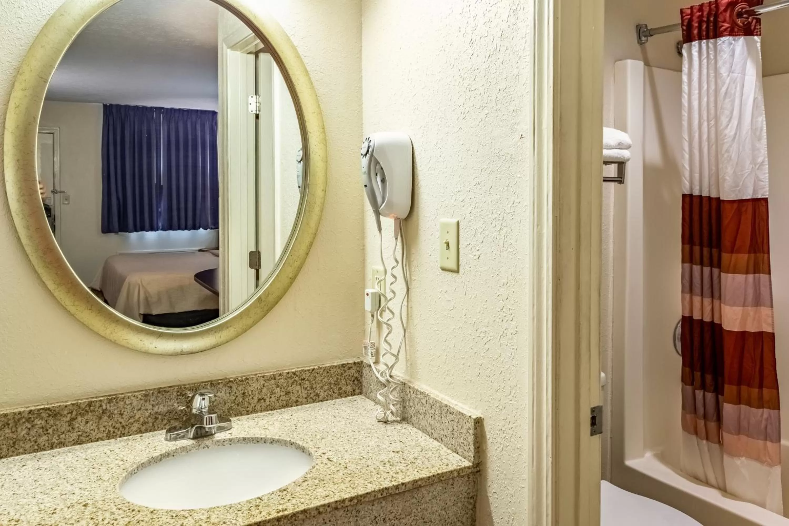 Bathroom in Red Roof Inn Columbus - Taylorsville