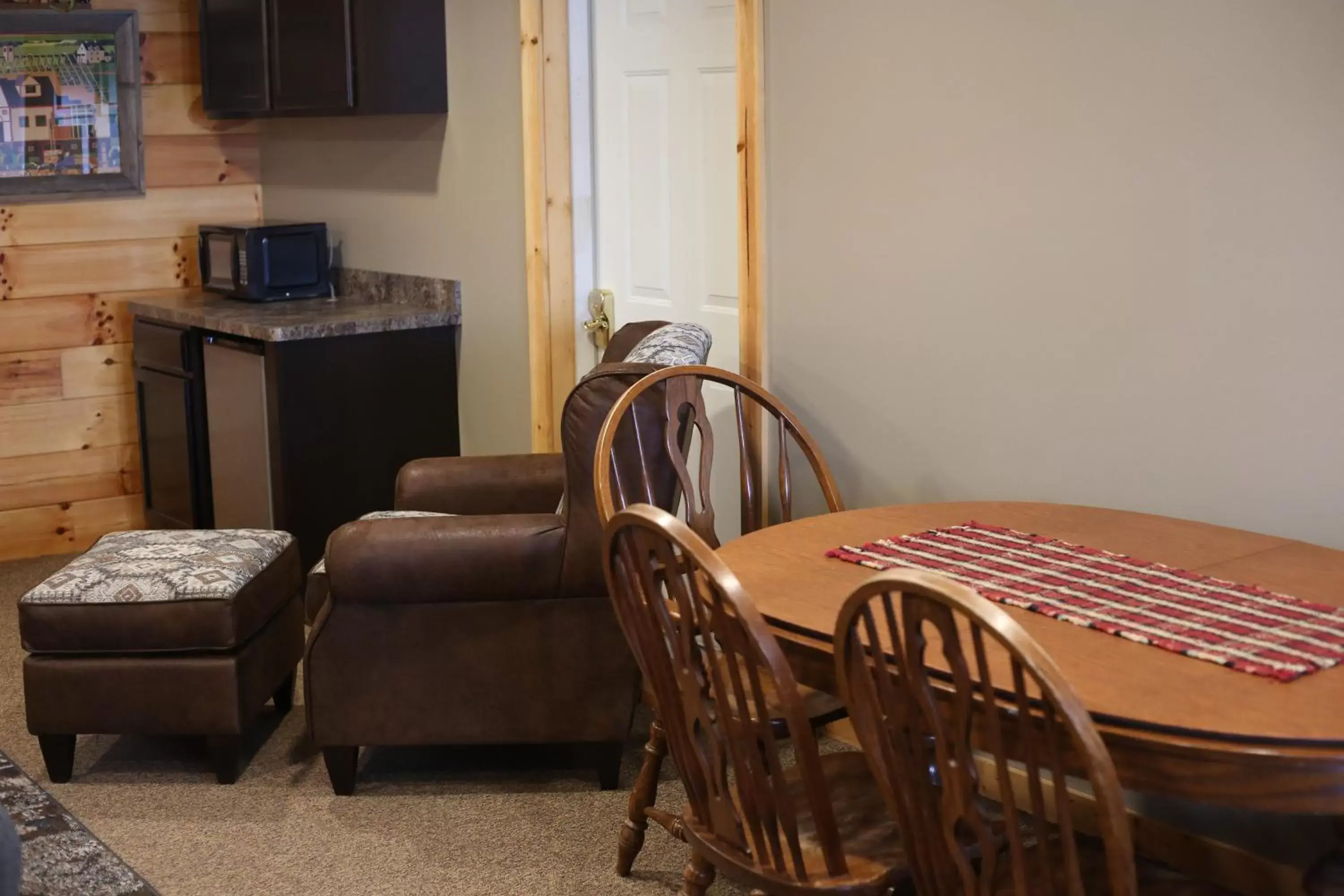 Seating area, Dining Area in Blessing Lodge by Amish Country Lodging