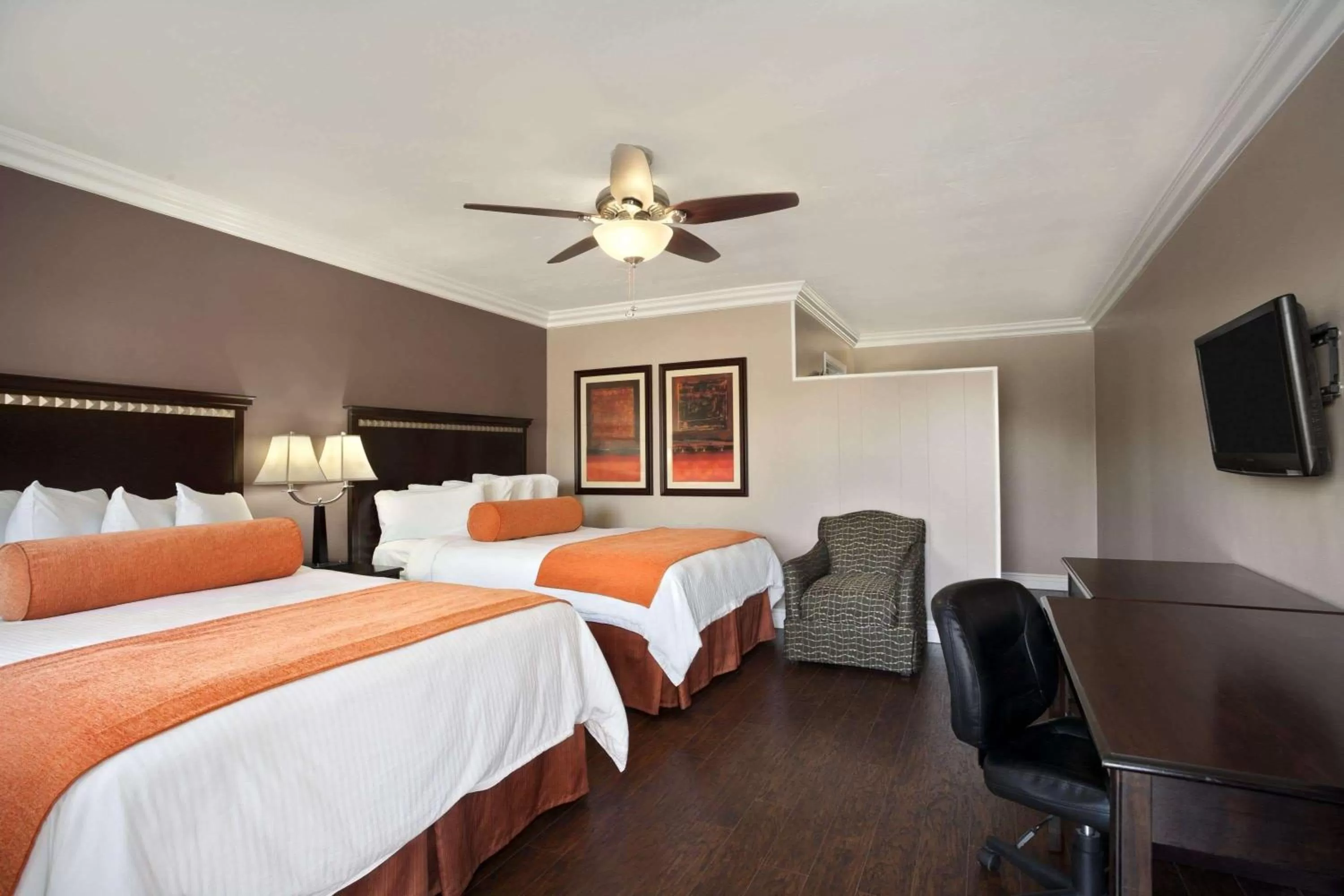 Photo of the whole room, Bed in Travelodge by Wyndham Santa Maria