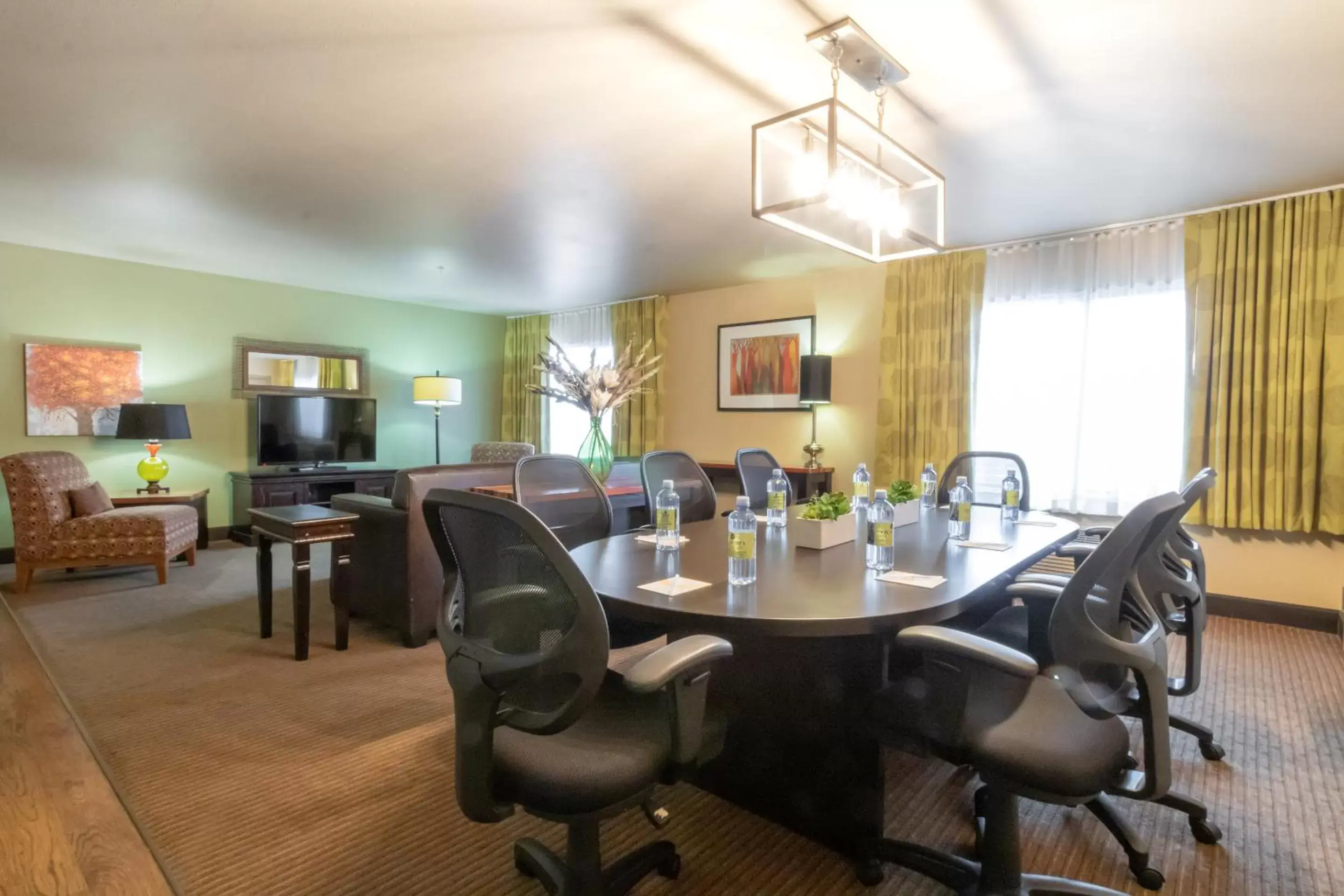 Business facilities in Oxford Suites Portland - Jantzen Beach