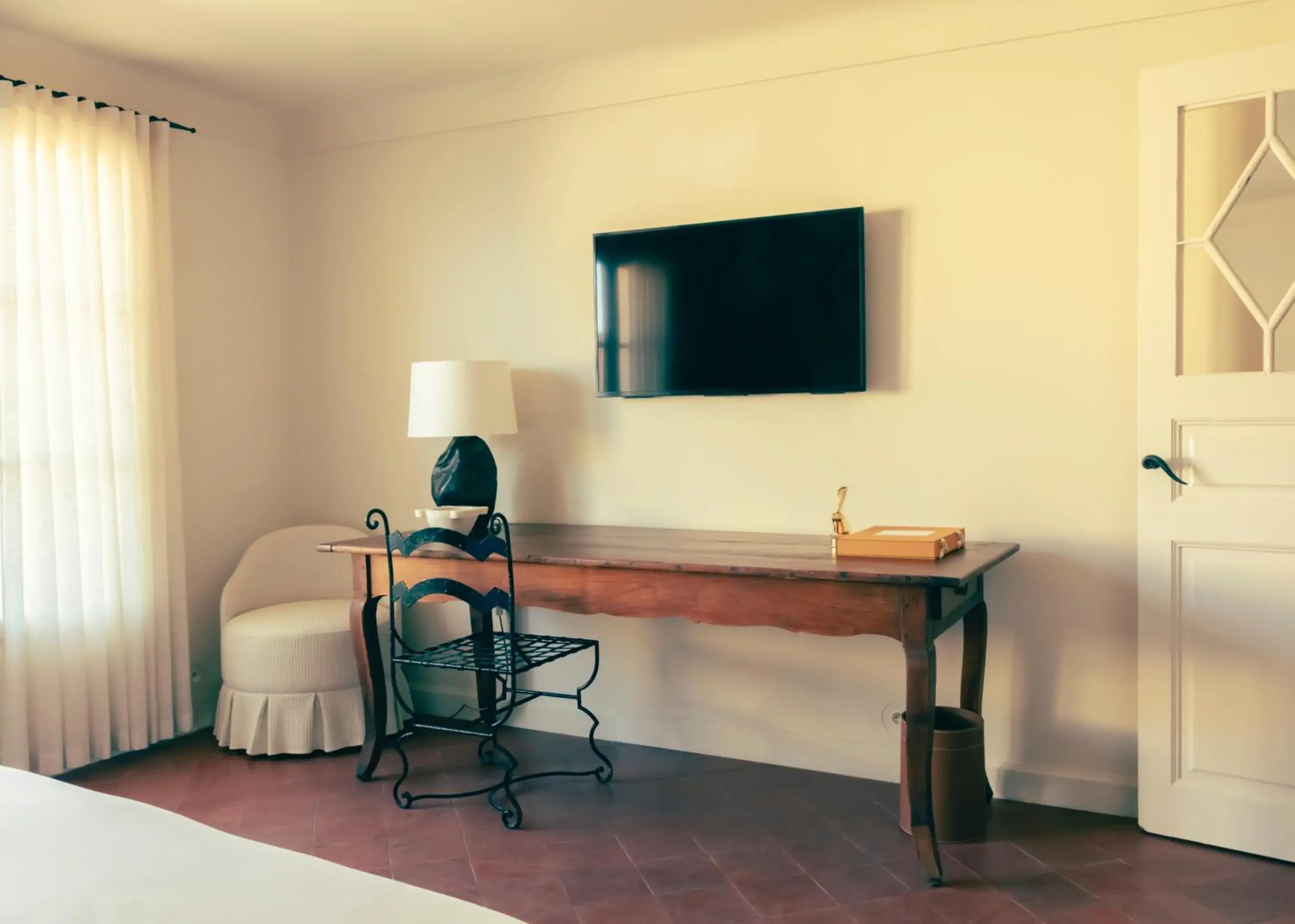 Photo of the whole room, TV/Entertainment Center in Hotel la Ponche