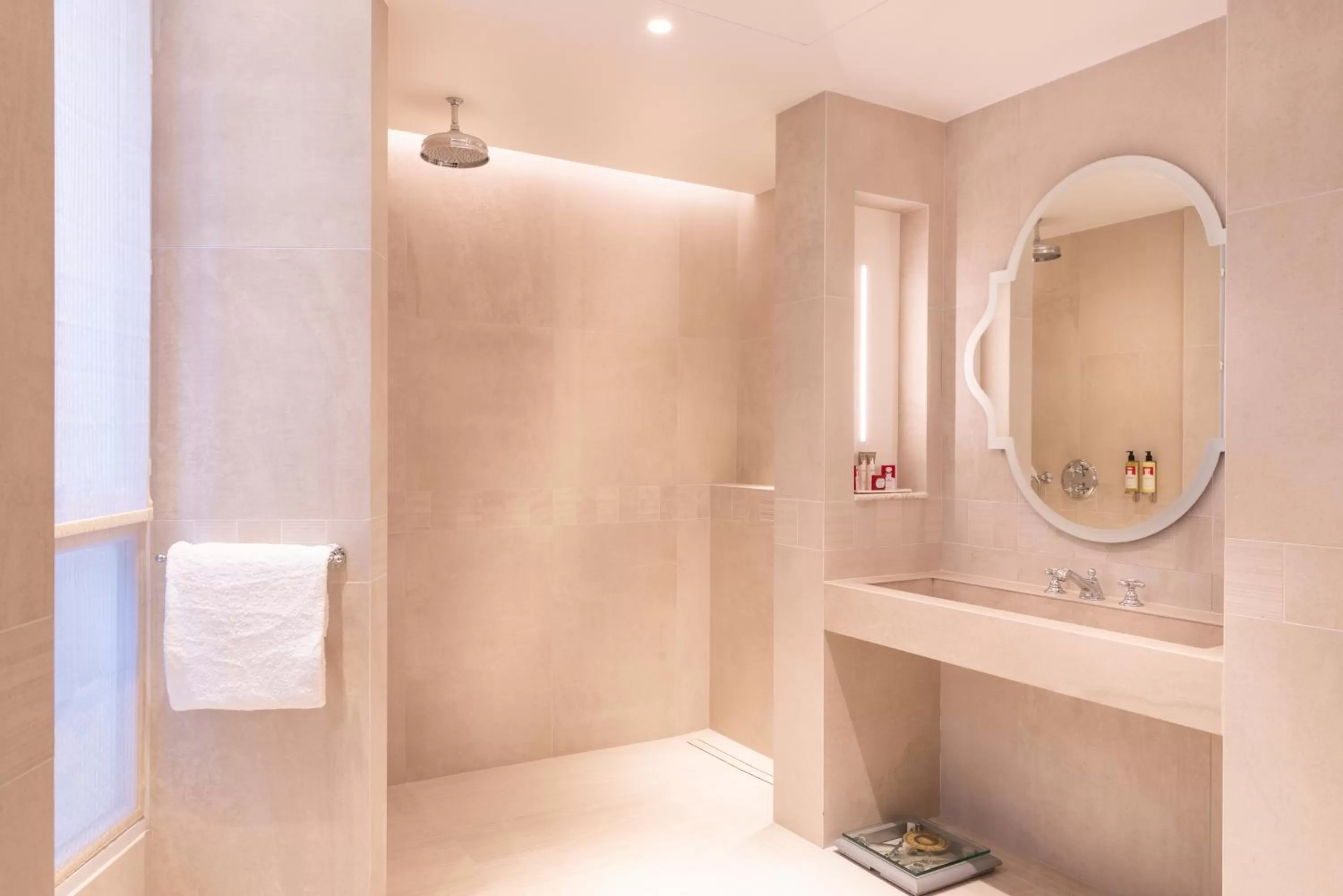 Bathroom in Hotel de Montesquieu