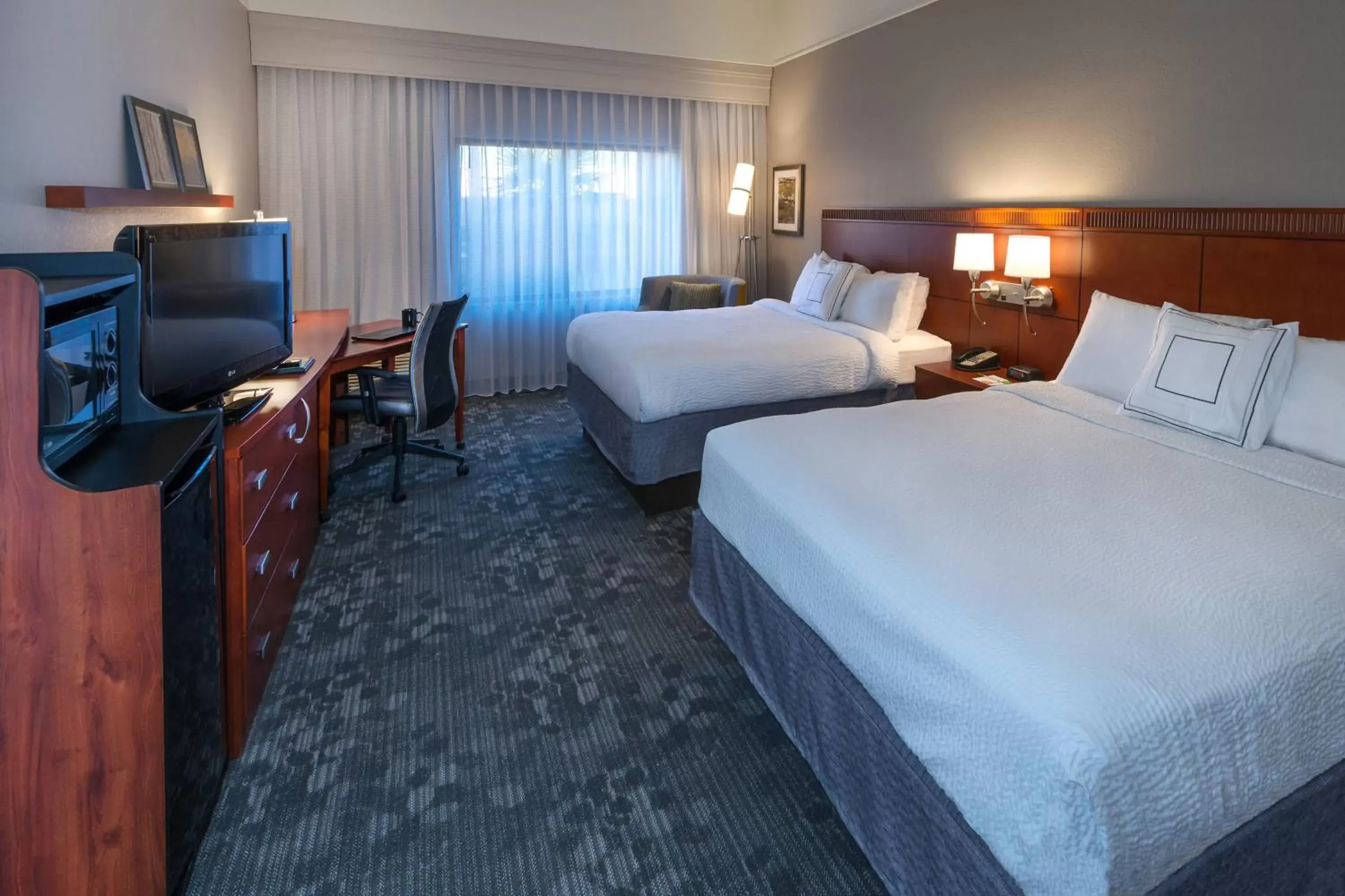 Photo of the whole room, Bed in Courtyard by Marriott Panama City