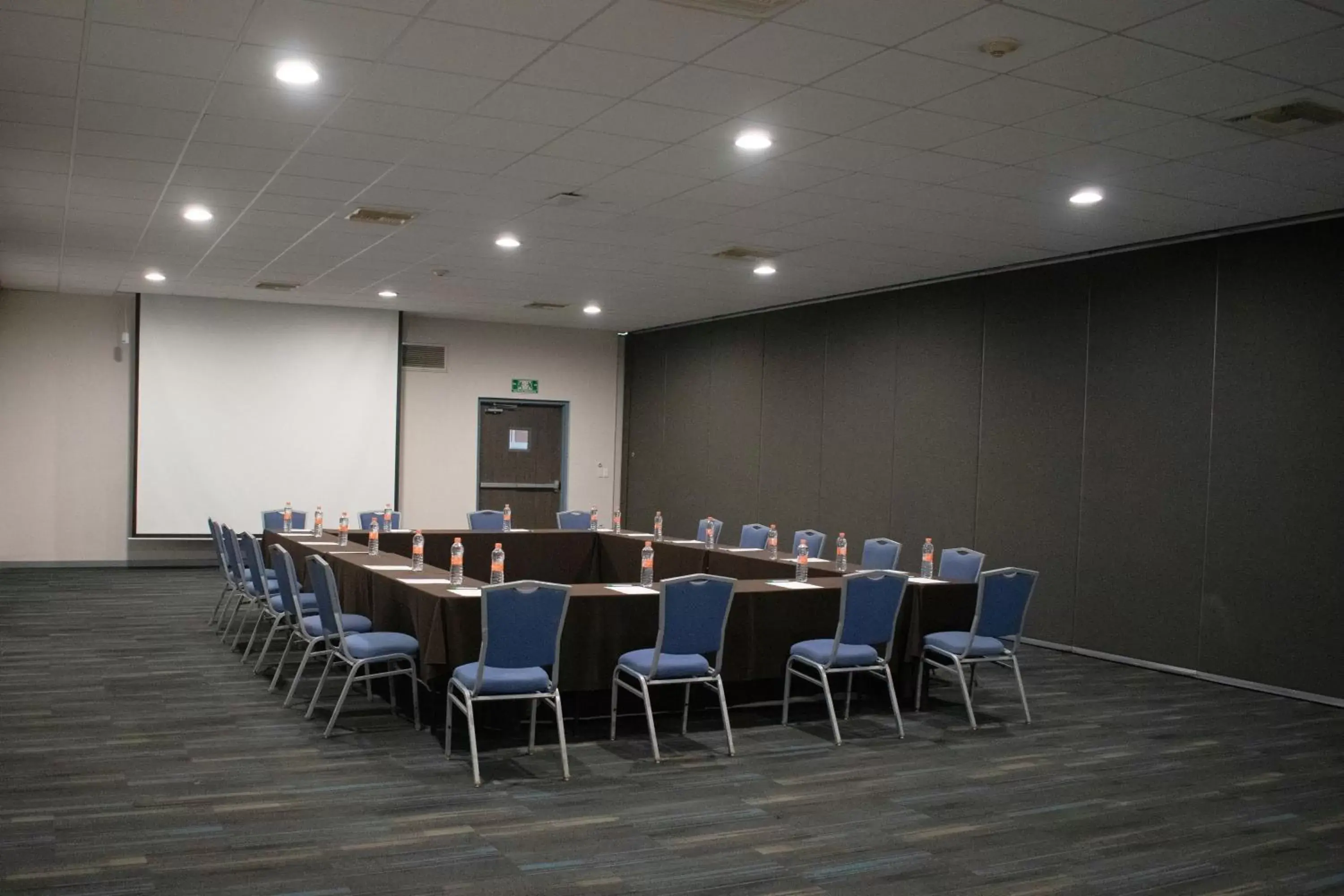 Meeting/conference room in Holiday Inn Hermosillo, an IHG Hotel