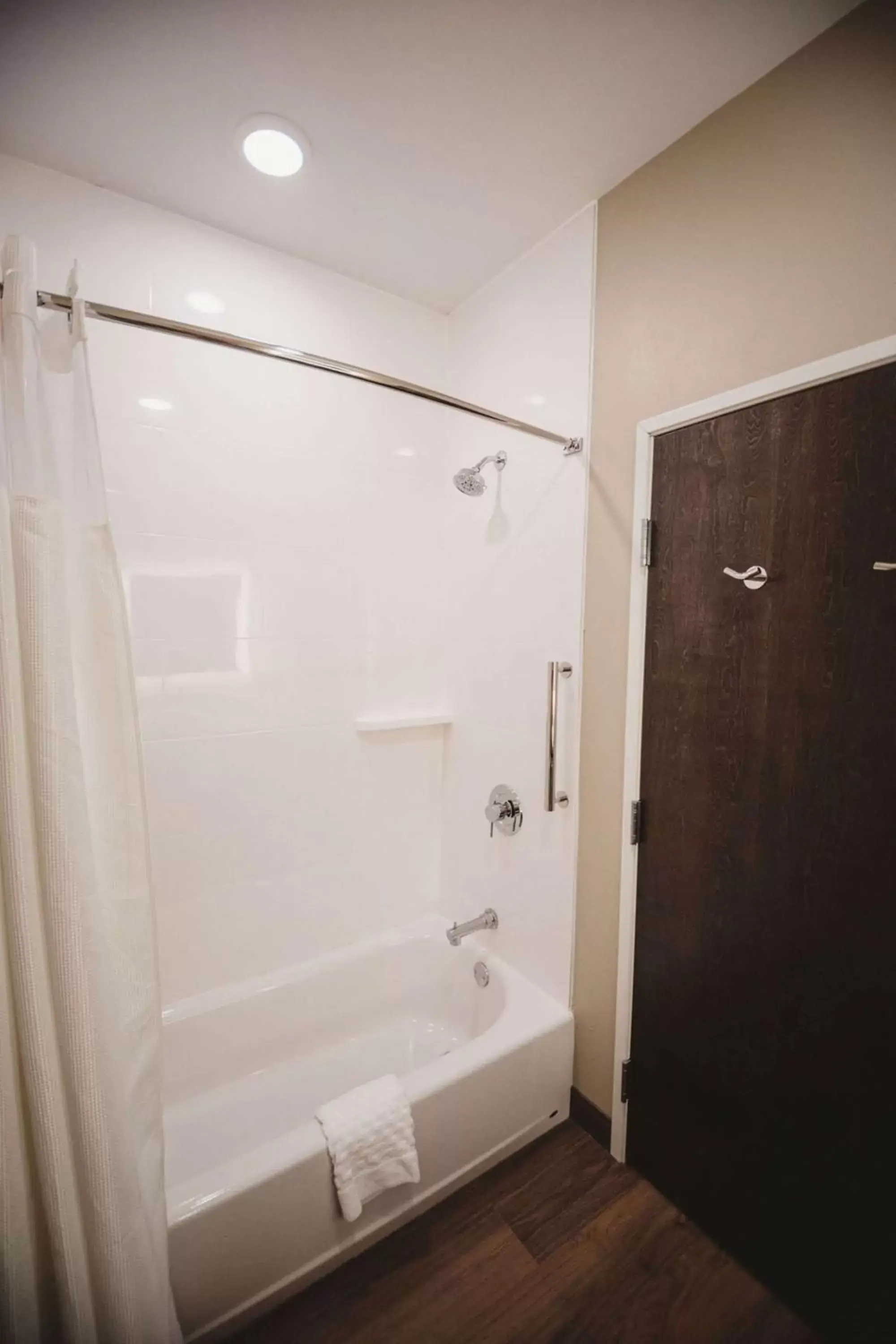 Bathroom in Best Western Plus Lakeview Hotel