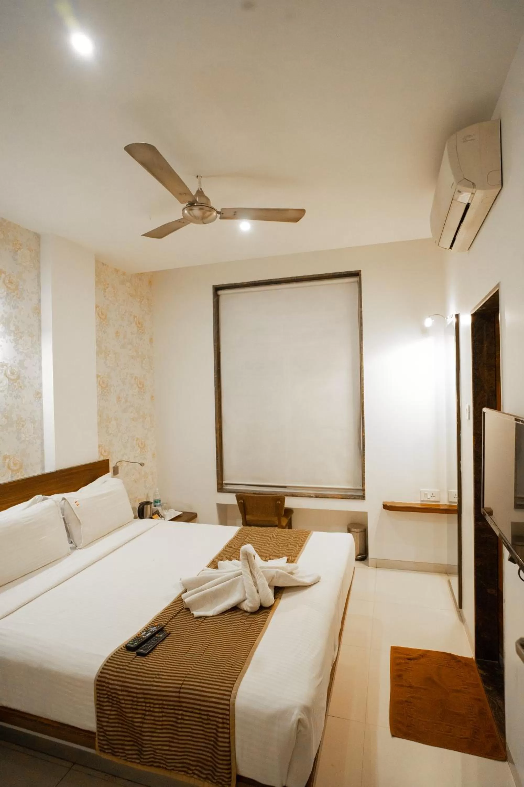 Bed in Hotel SRI SRI EXECUTIVE KOLHAPUR NEAR MAHALAXMI TEMPLE