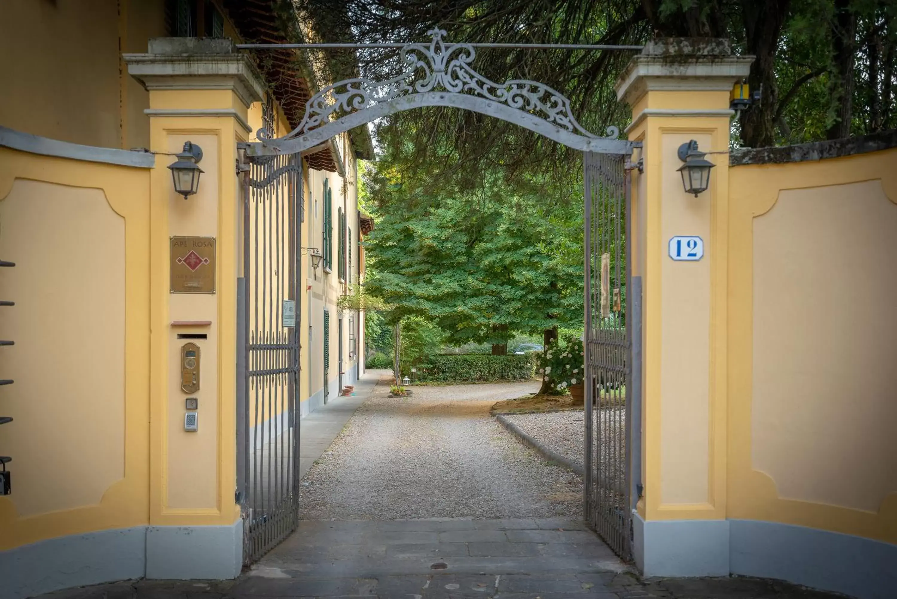 Facade/entrance in Villa Ape Rosa Relais