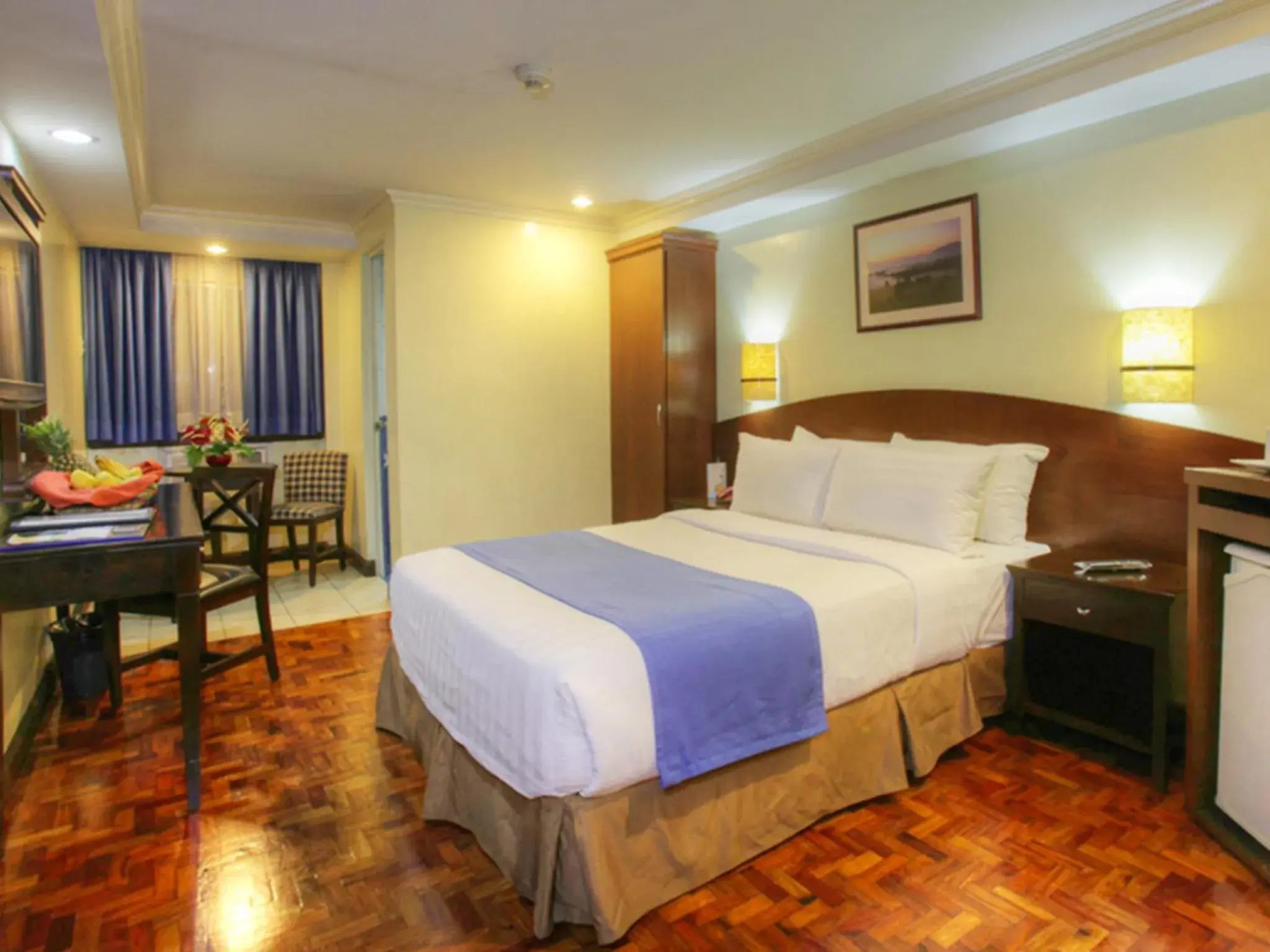 Photo of the whole room, Bed in Fersal Hotel Manila