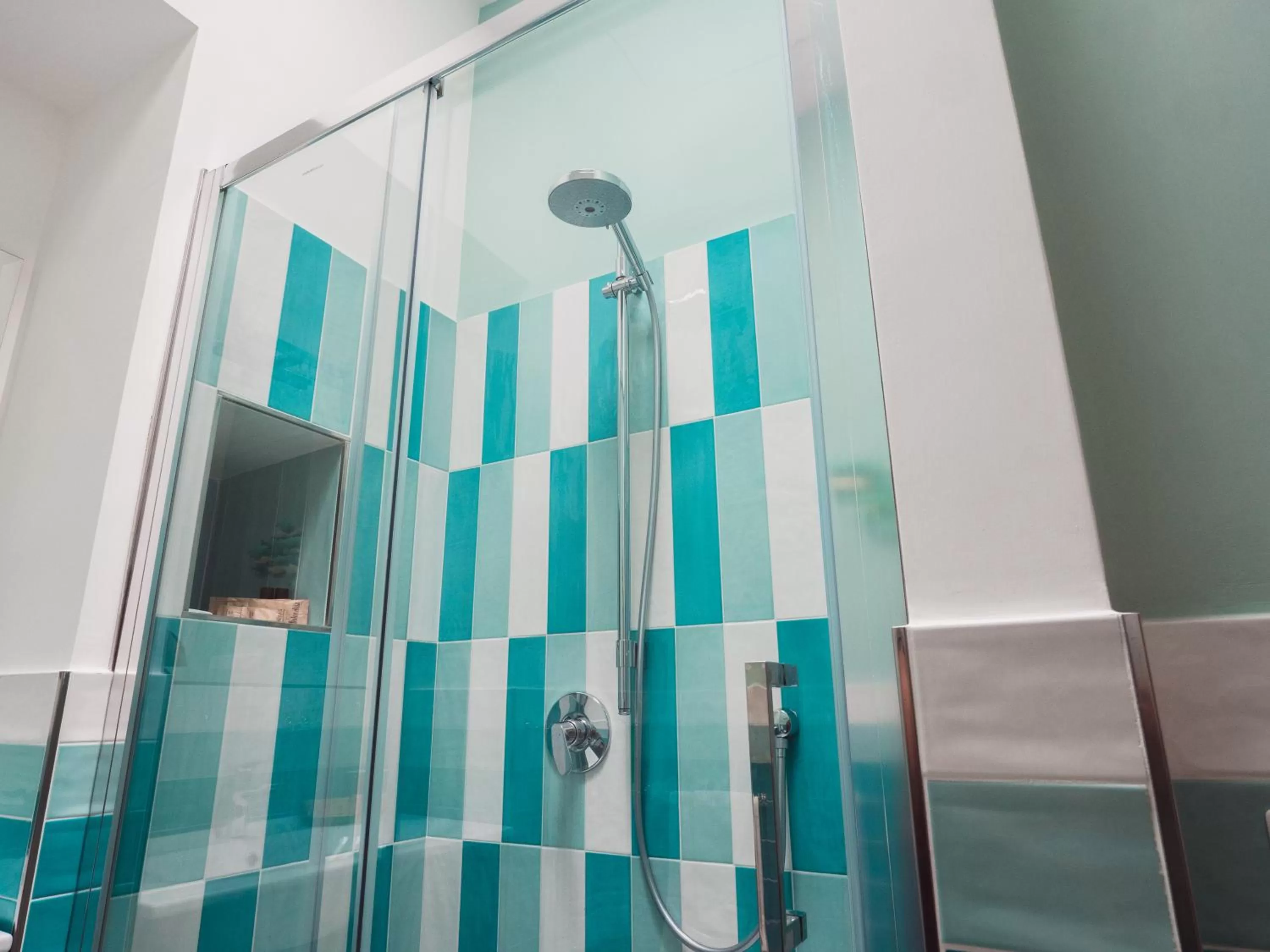 Shower, Bathroom in Sweet Country Home - Casa LuMePa