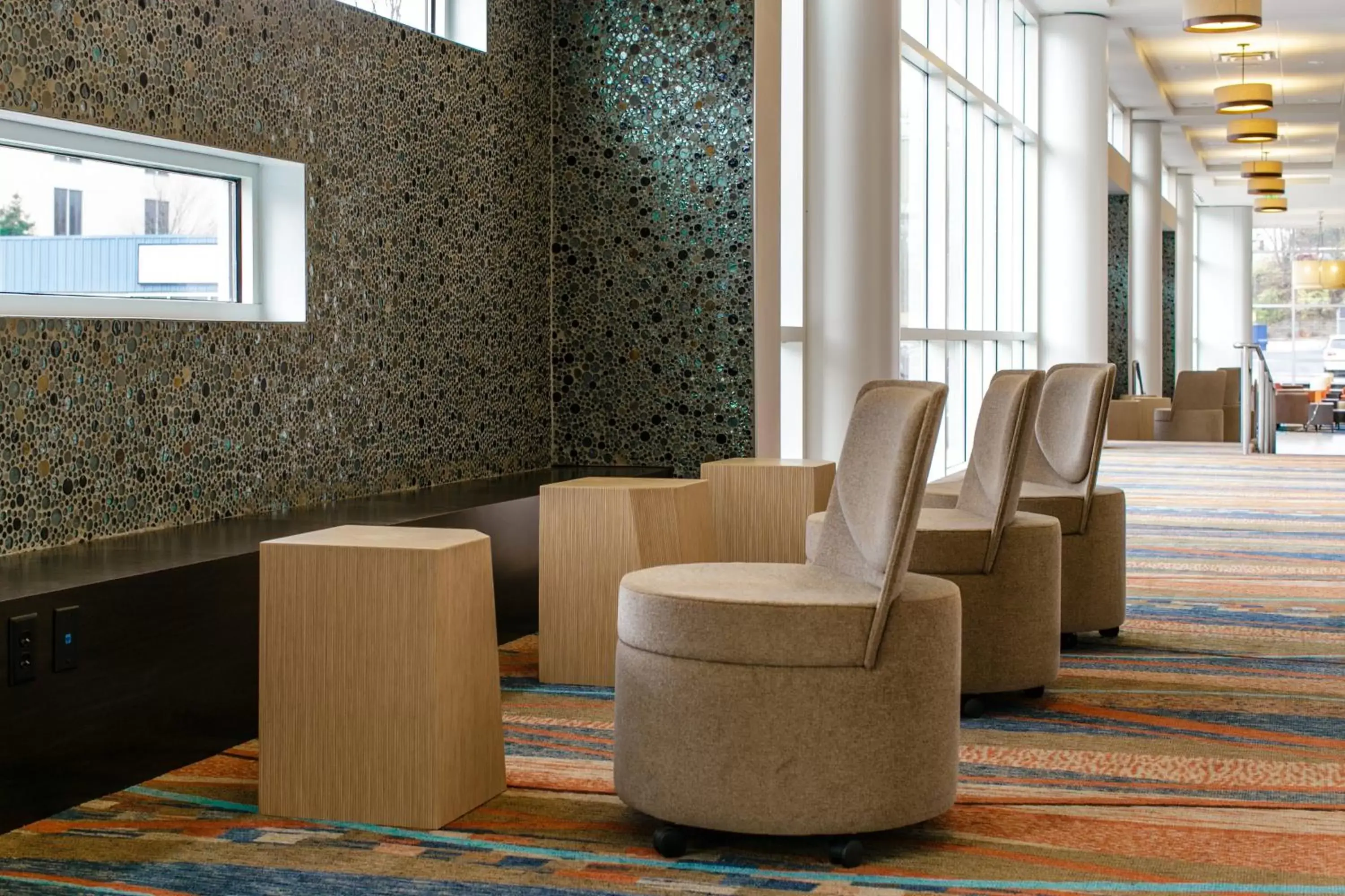 Meeting/conference room, Lounge/Bar in Holiday Inn Hotel & Suites Chattanooga, an IHG Hotel