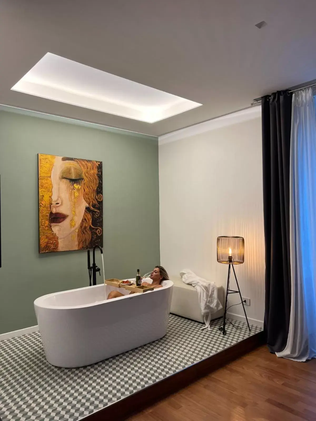 Bath in MareLuna Rooms