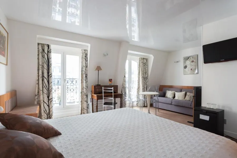 Photo of the whole room, Bed in HOTEL ALISON