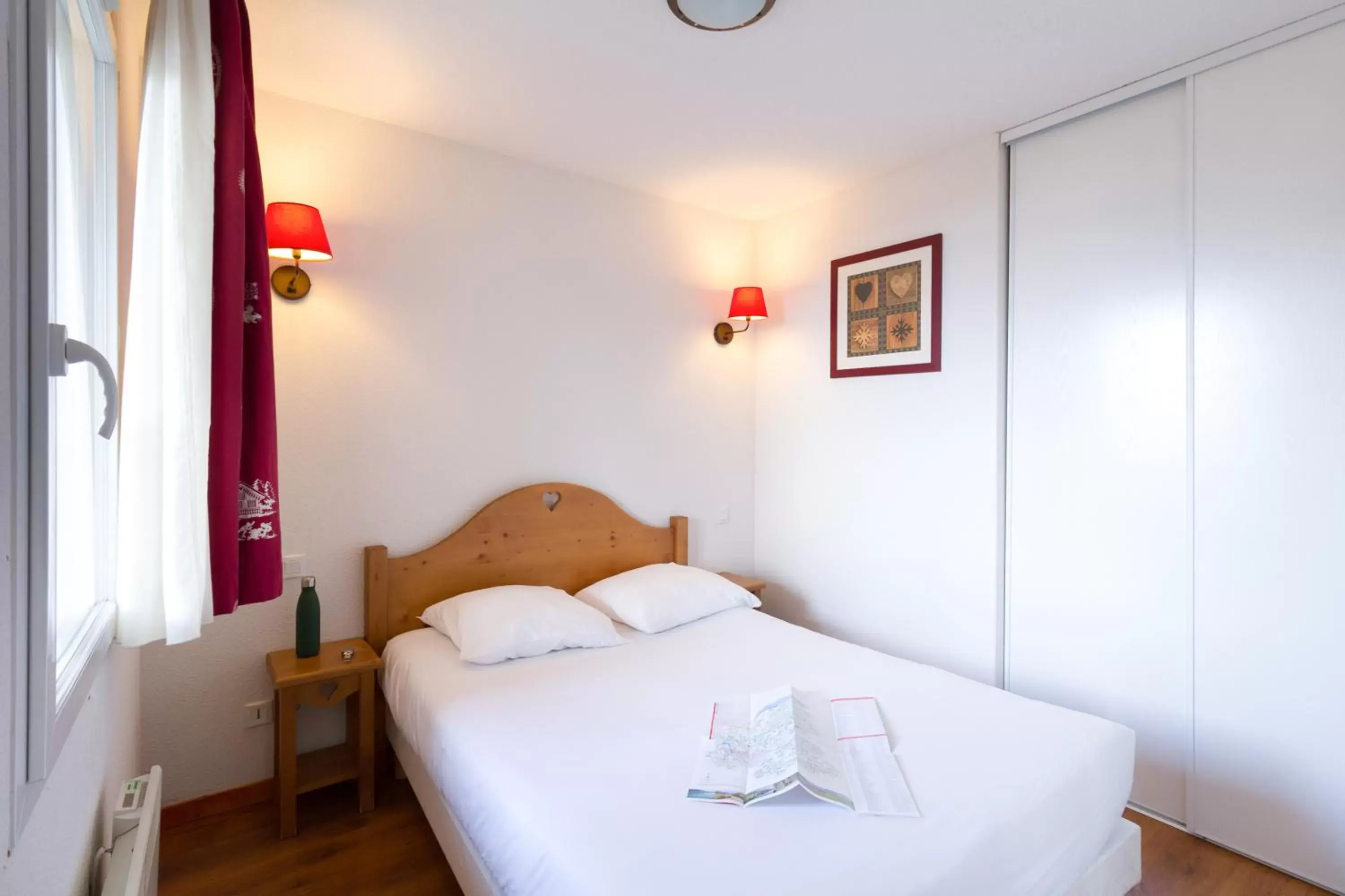 Bedroom, Bed in Garden & City Evian - Lugrin