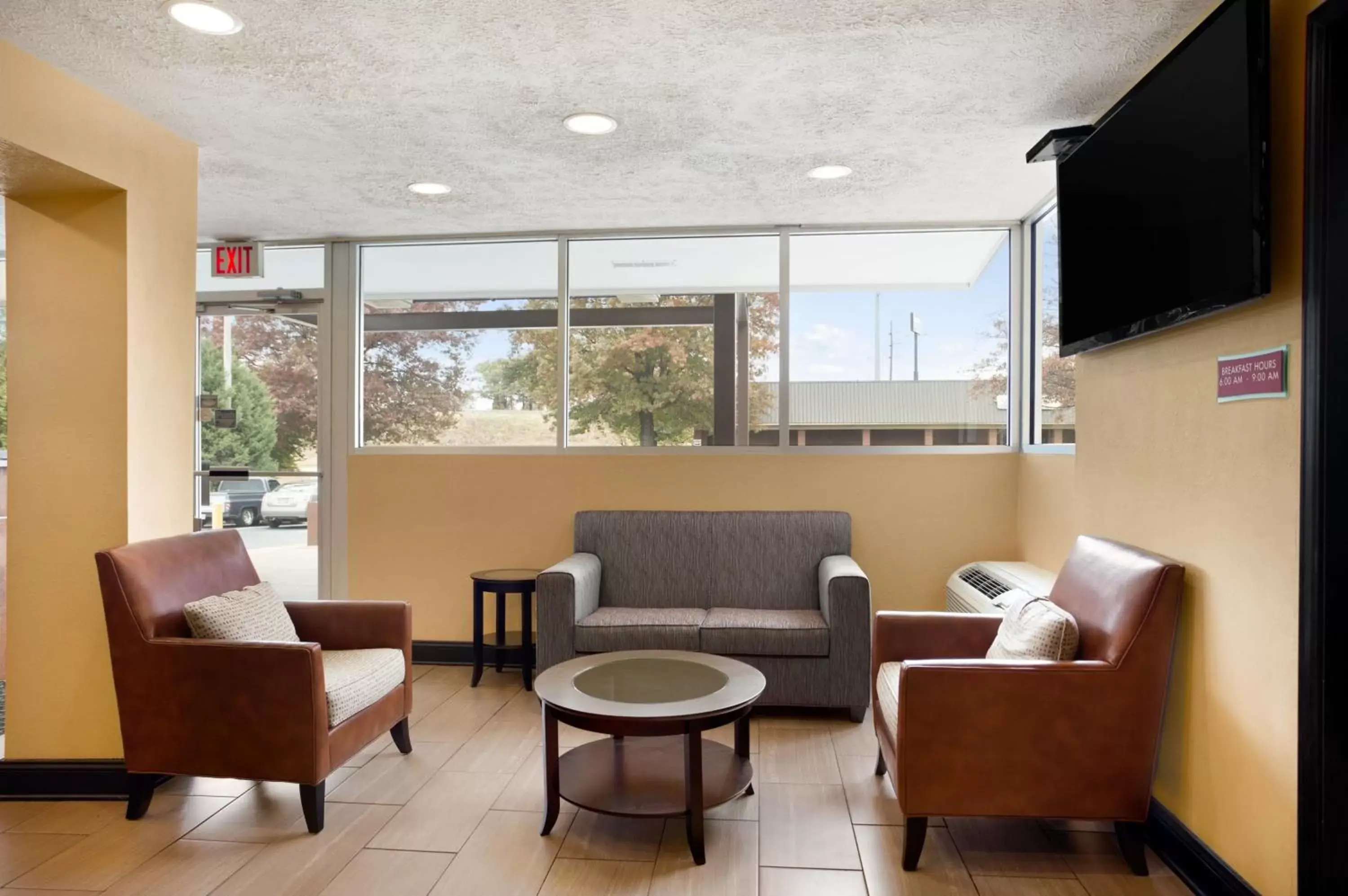 Lobby or reception, Seating Area in Super 8 by Wyndham Jackson