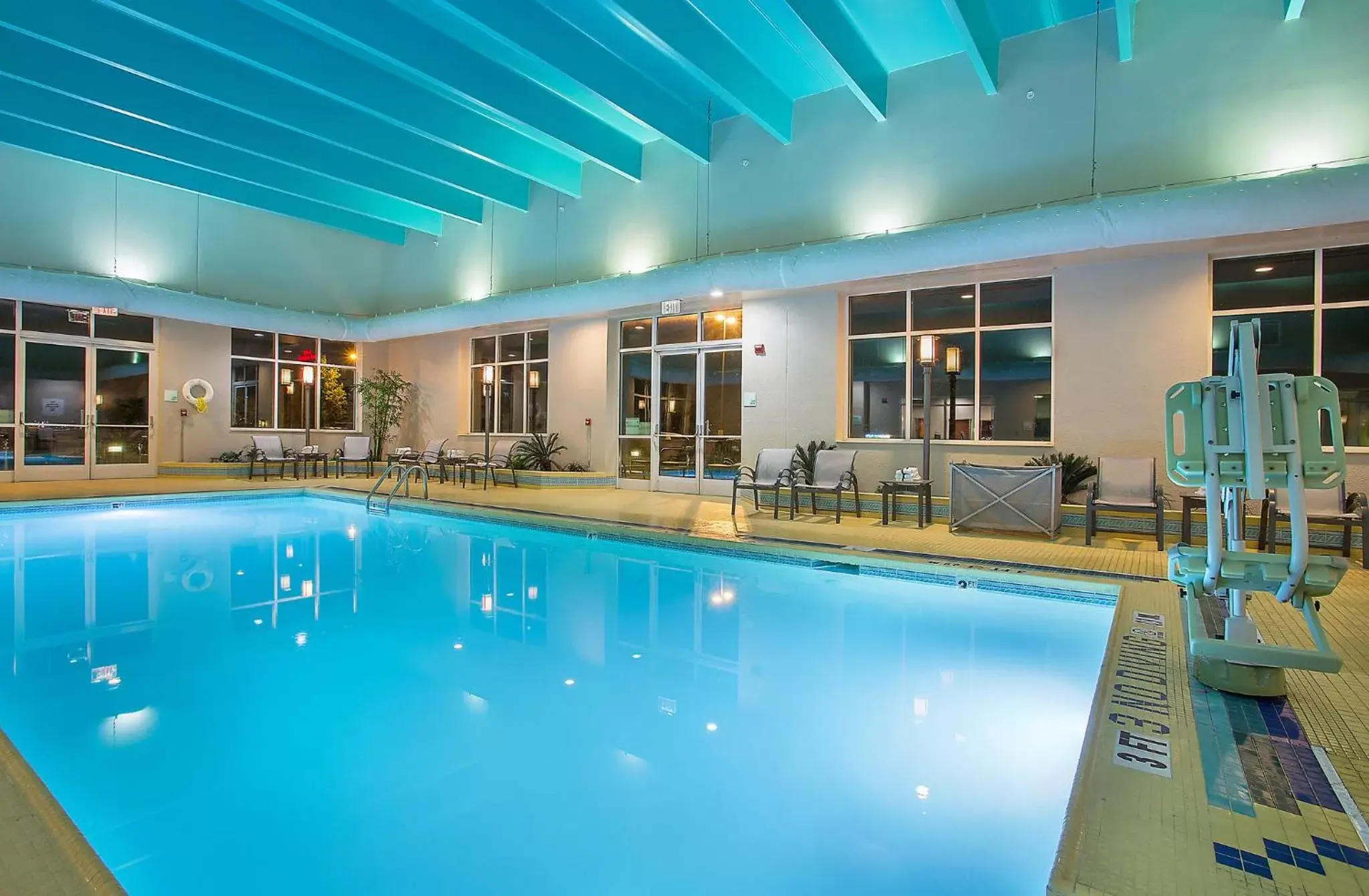 Swimming Pool in Holiday Inn University Plaza-Bowling Green, an IHG Hotel