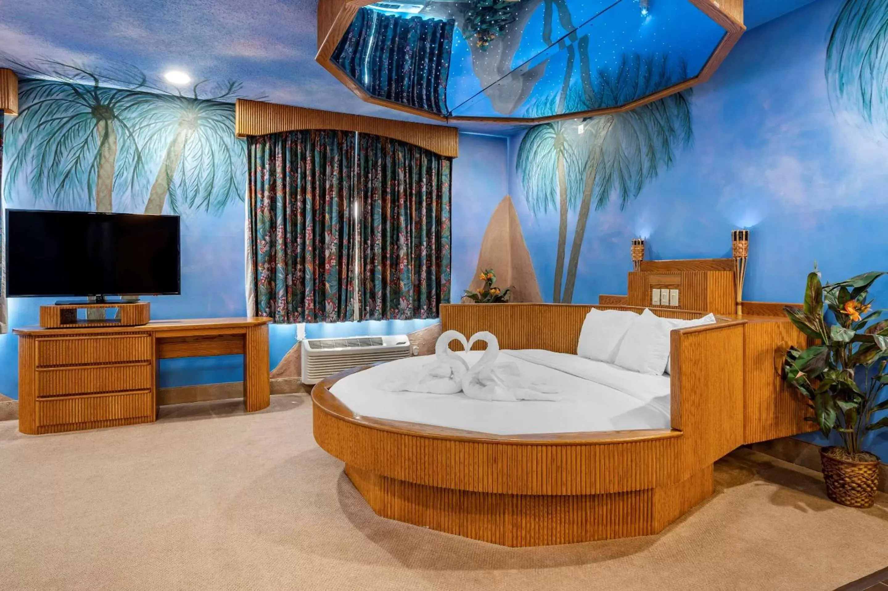 Bedroom in Comfort Suites North Elkhart