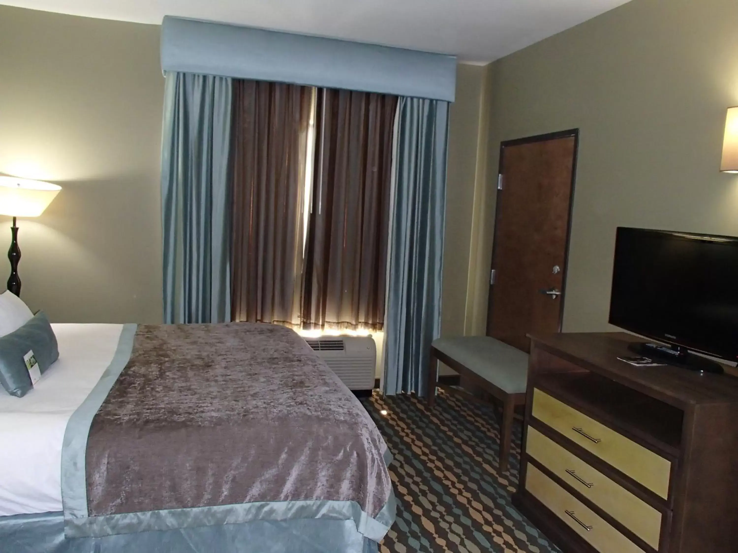 Photo of the whole room, Bed in Wingate by Wyndham Bossier City