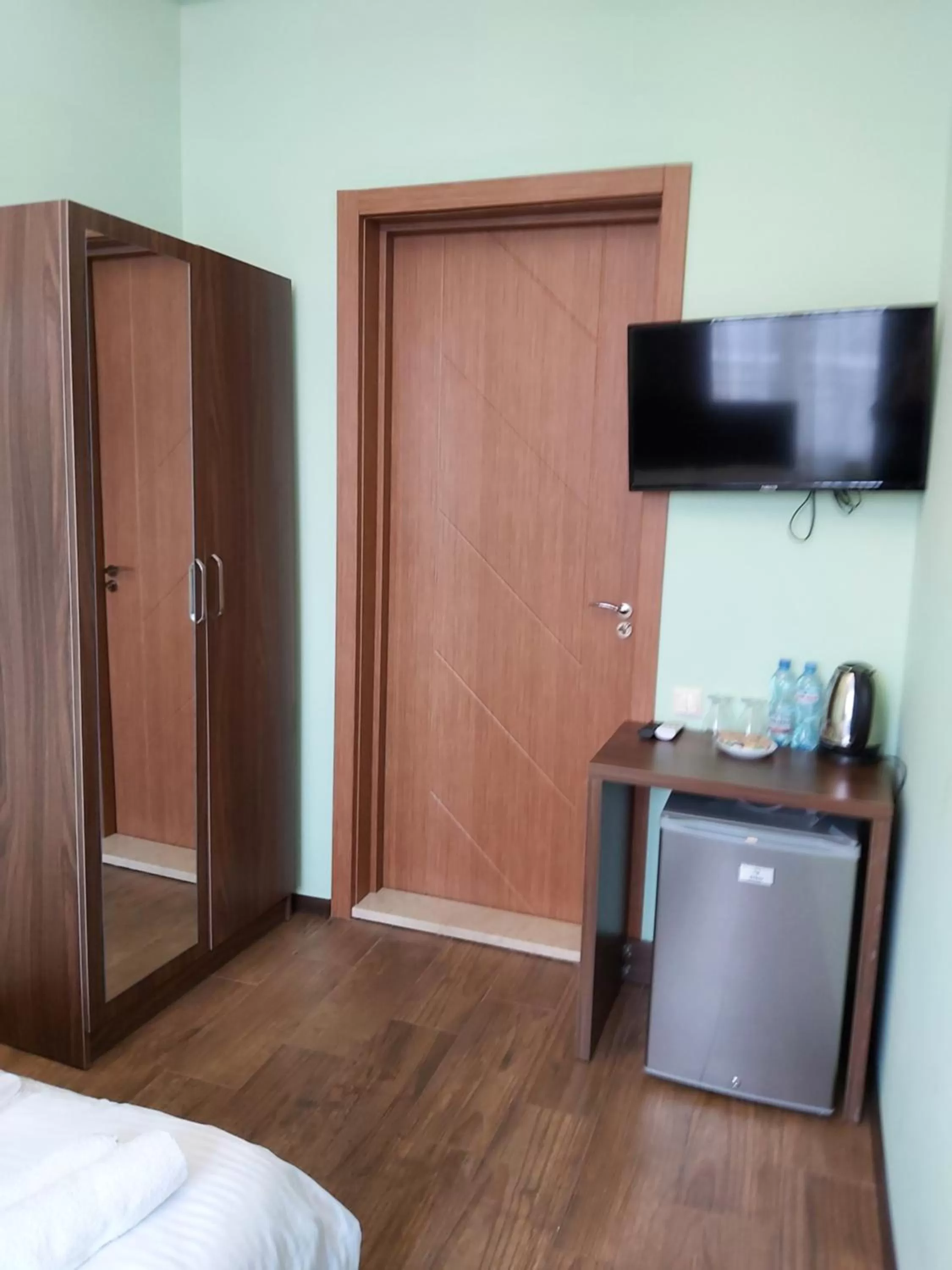 TV and multimedia, TV/Entertainment Center in Hotel Maria