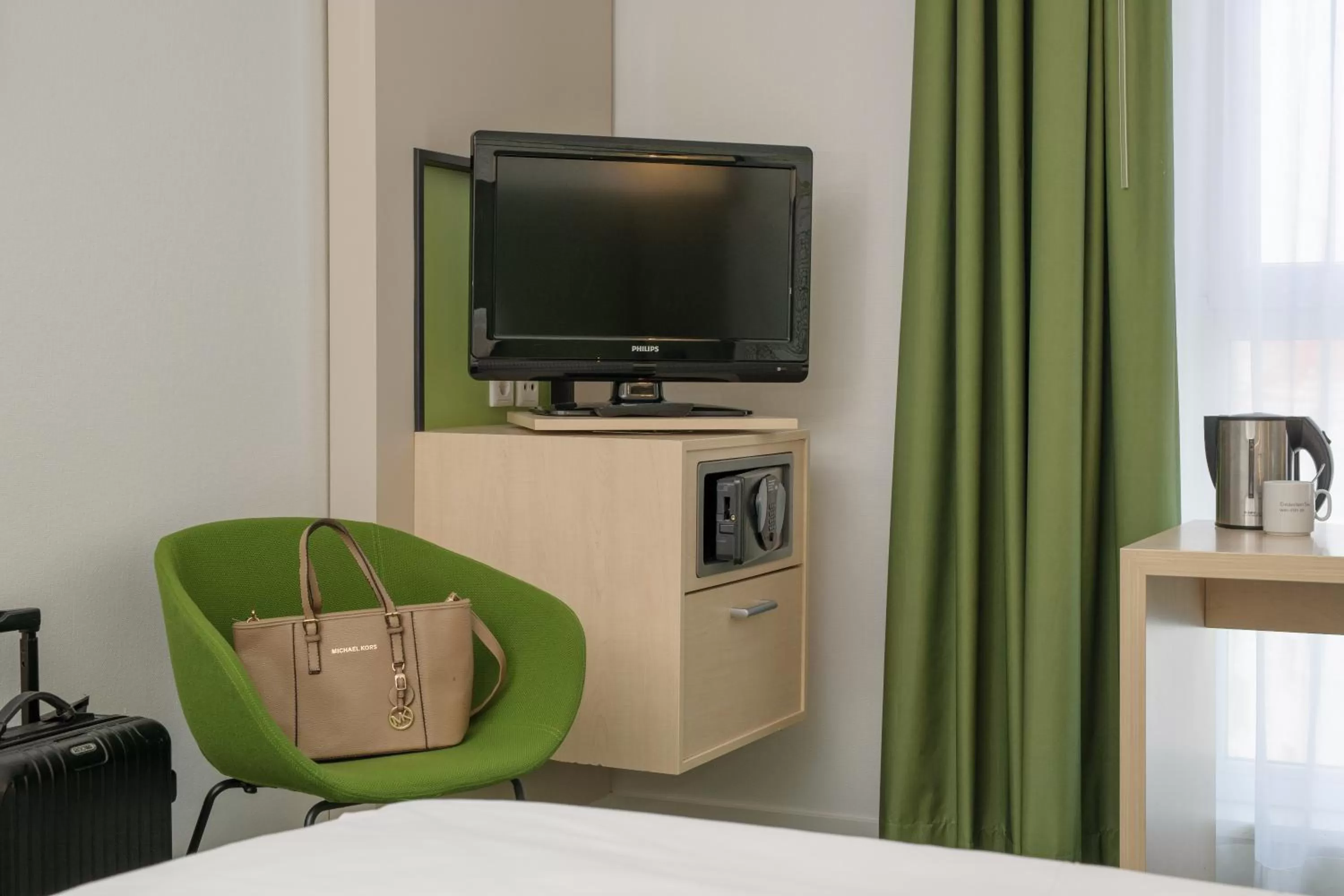 TV and multimedia, Bed in Mercure Hotel Hannover Mitte