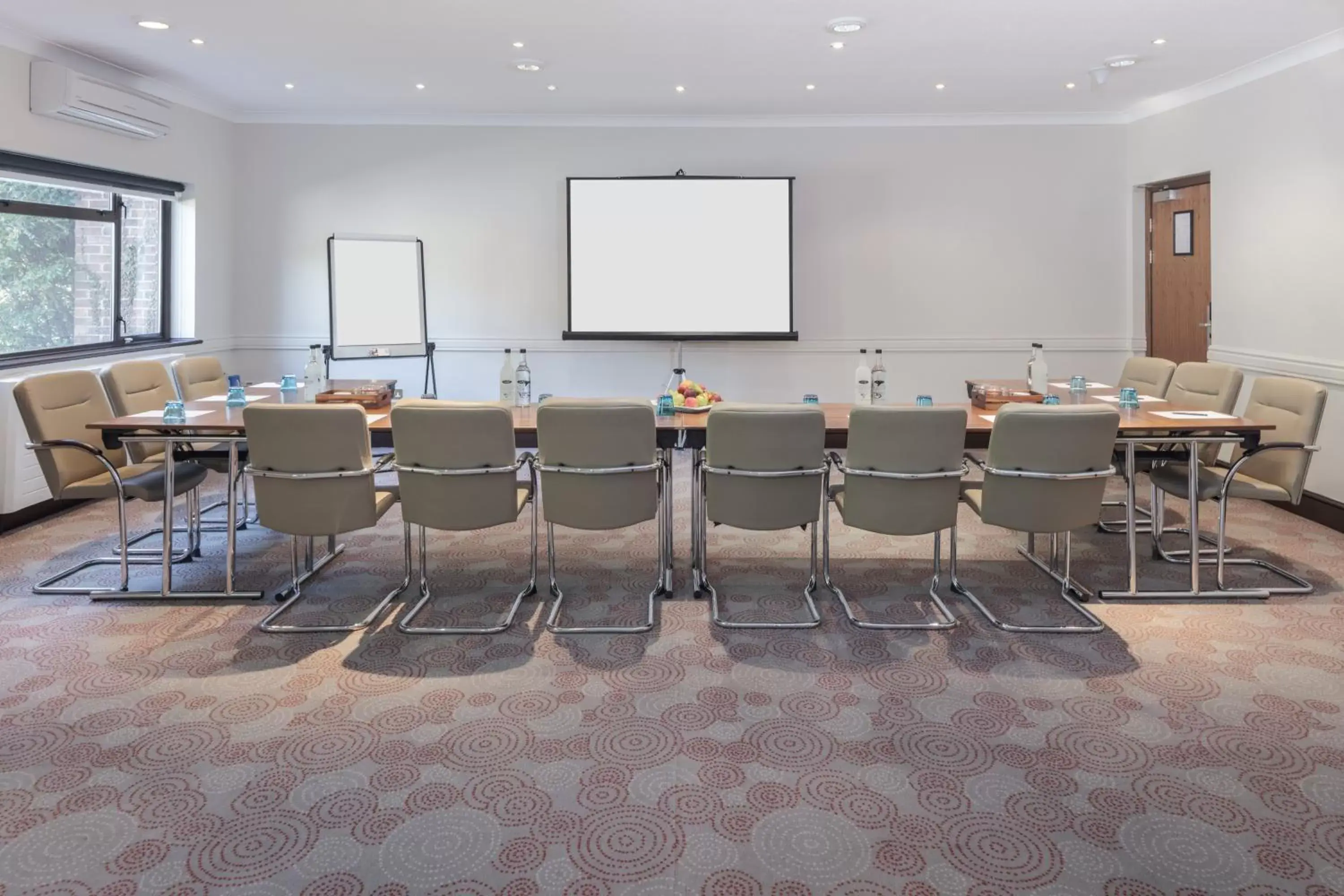 Business facilities in Stratford Manor Hotel